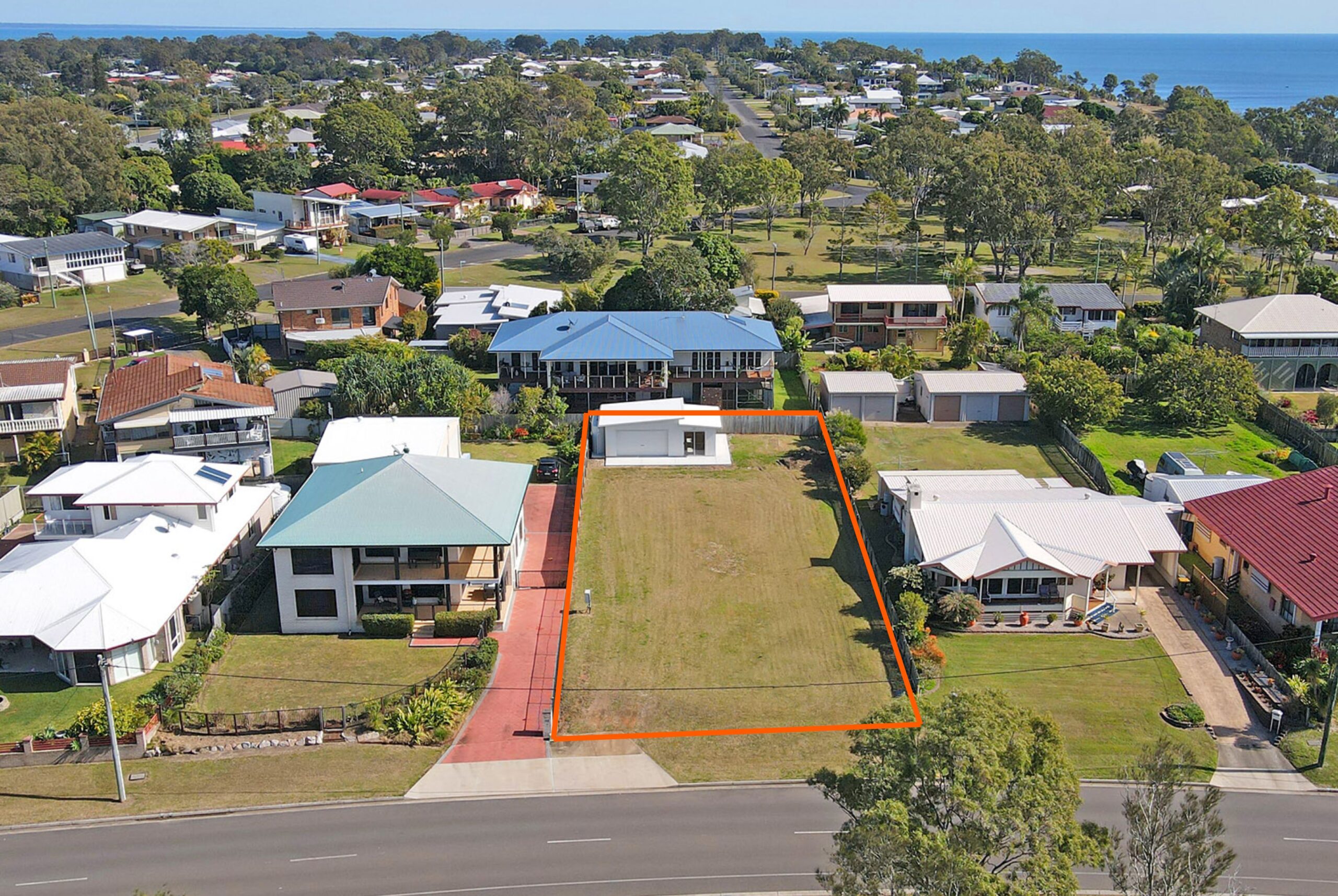 104 Esplanade, POINT VERNON, QLD 4655 AUS