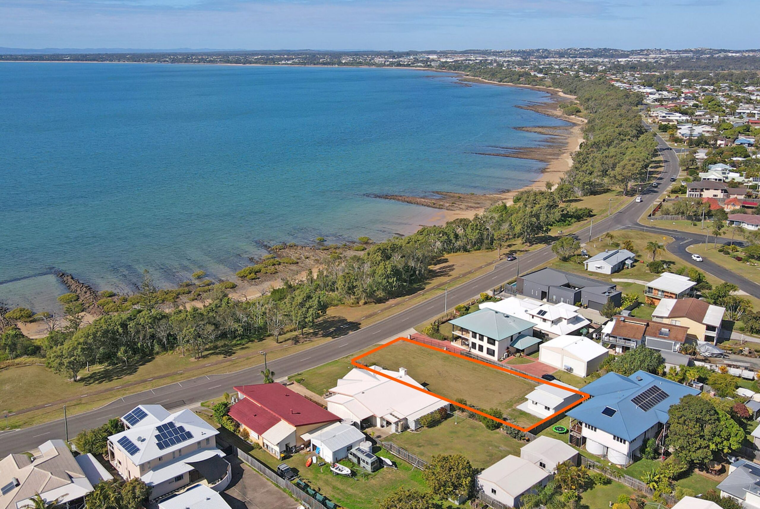 104 Esplanade, POINT VERNON, QLD 4655 AUS