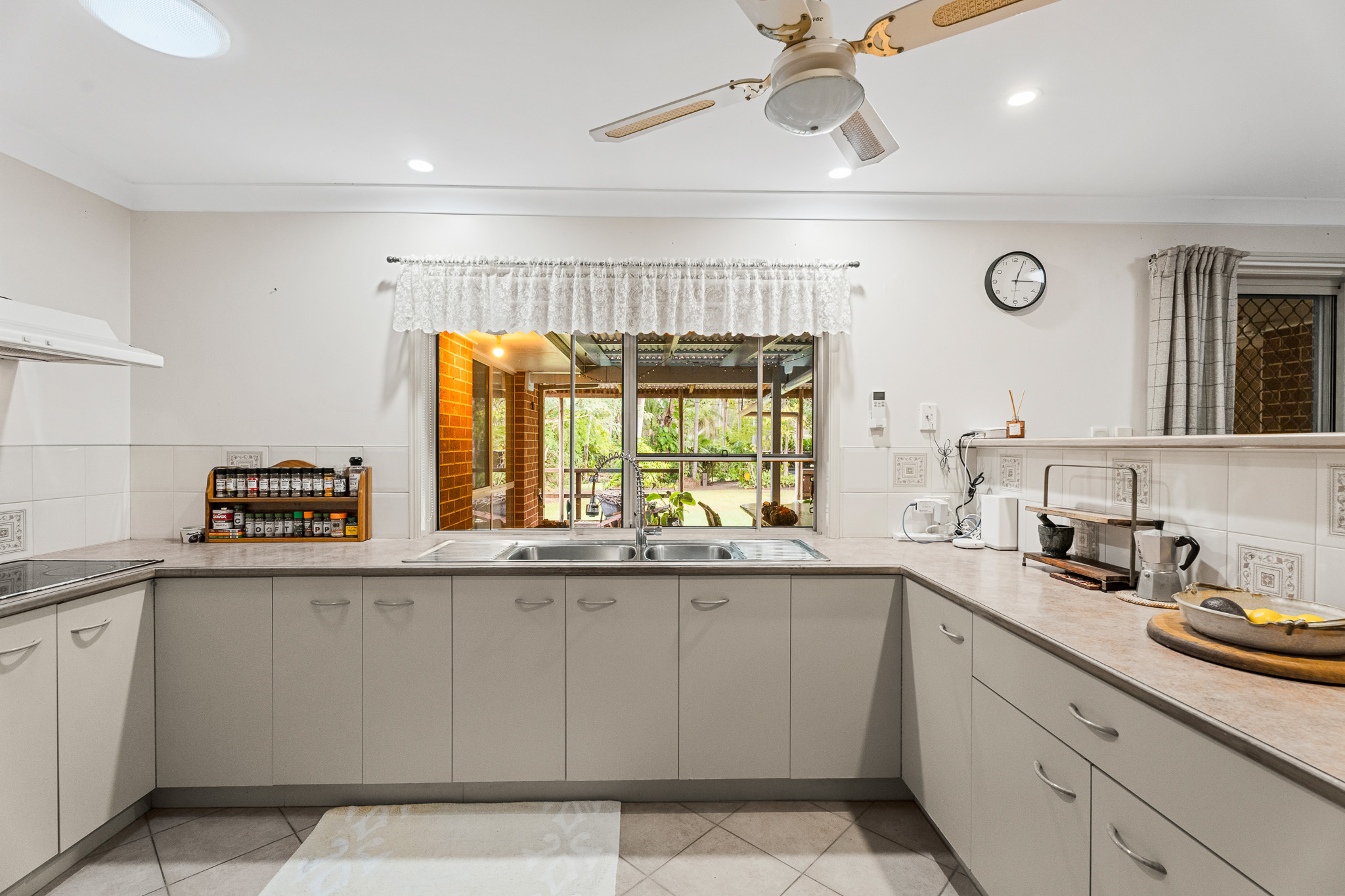 105 Garden Drive, URANGAN, QLD 4655 AUS