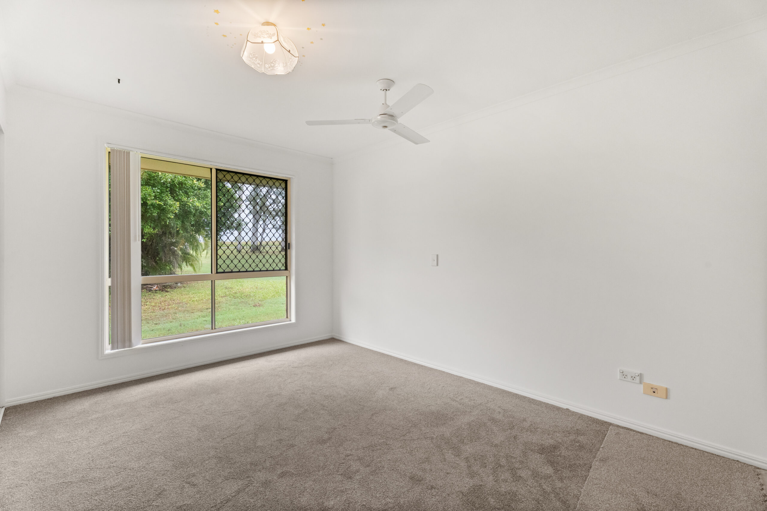190 Lower Mountain Road, DUNDOWRAN, QLD 4655 AUS