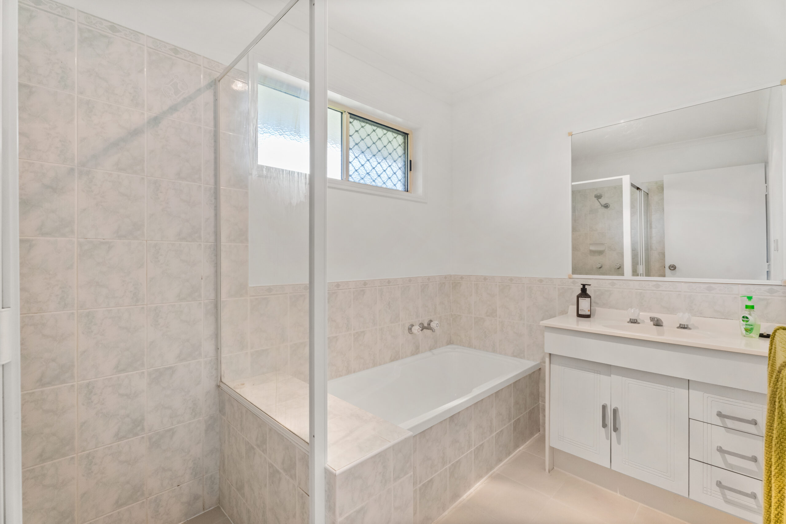 190 Lower Mountain Road, DUNDOWRAN, QLD 4655 AUS