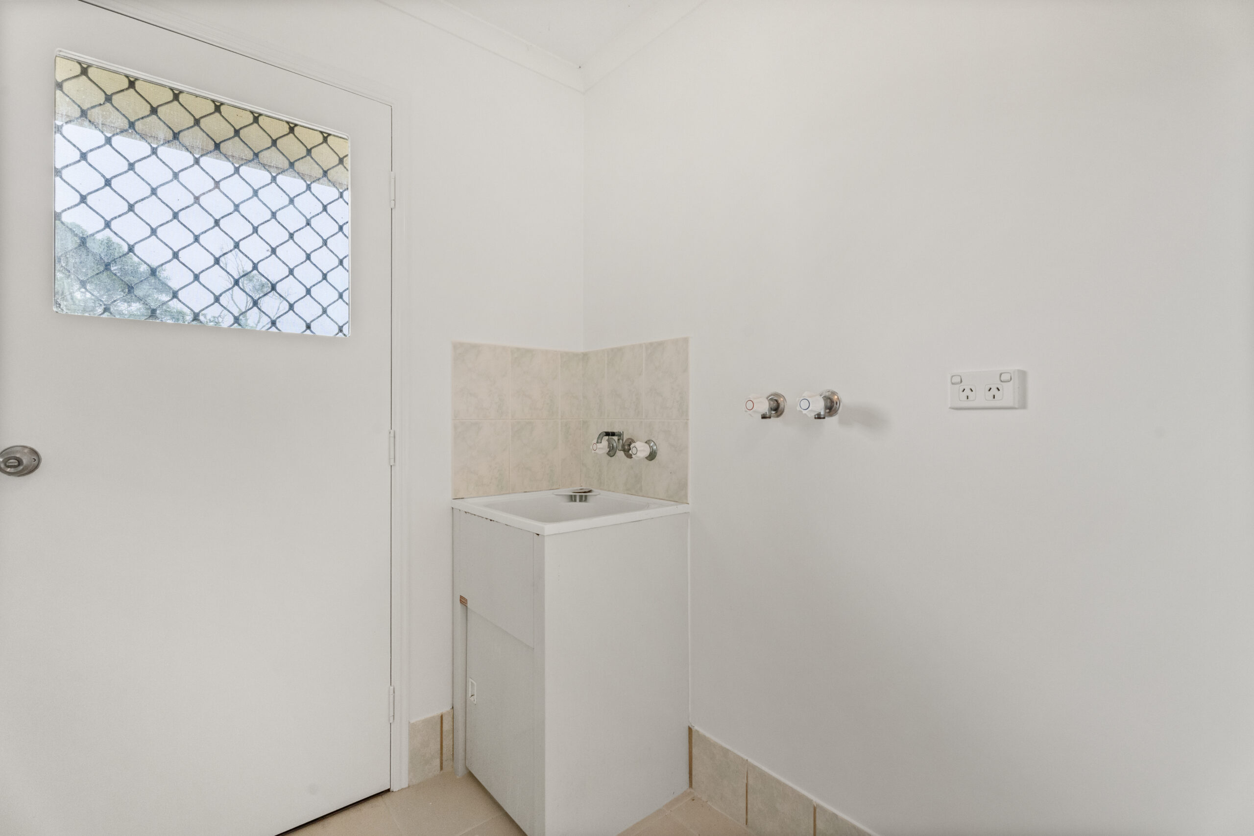190 Lower Mountain Road, DUNDOWRAN, QLD 4655 AUS
