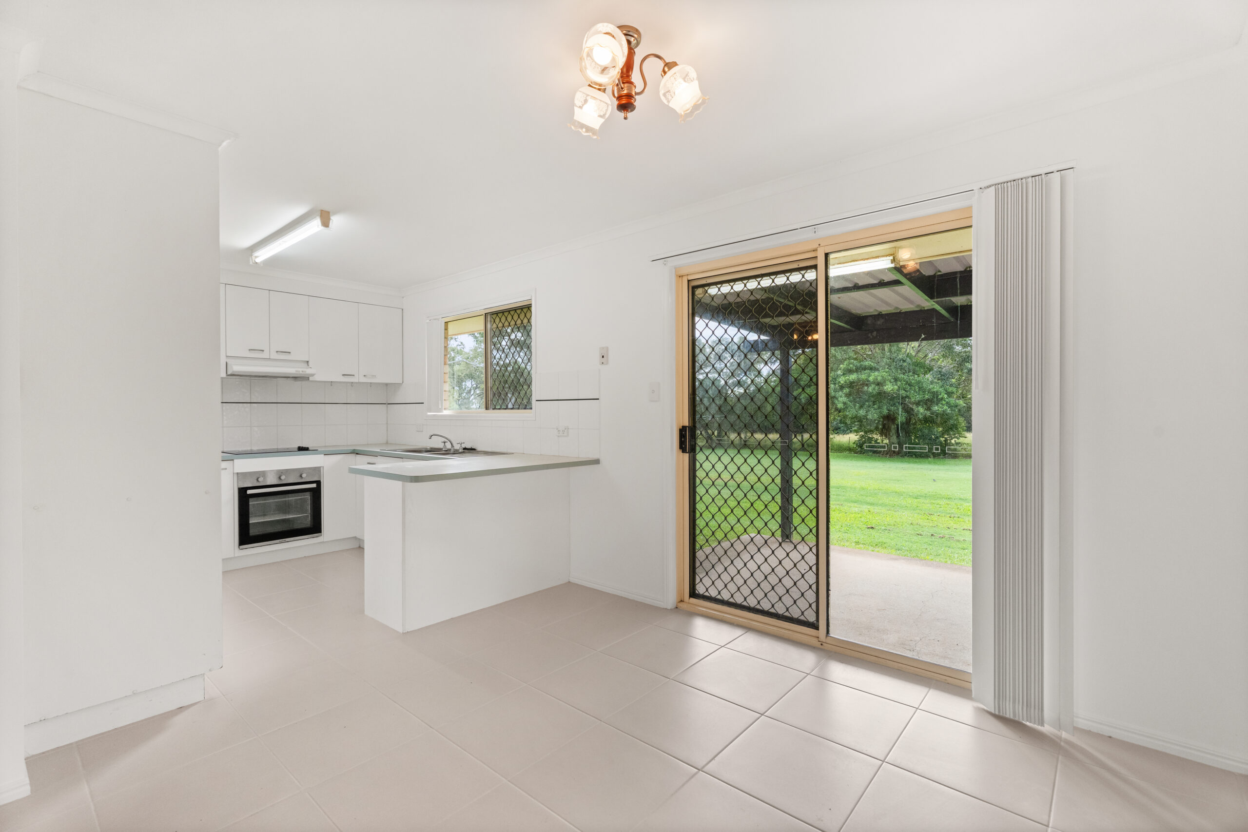190 Lower Mountain Road, DUNDOWRAN, QLD 4655 AUS