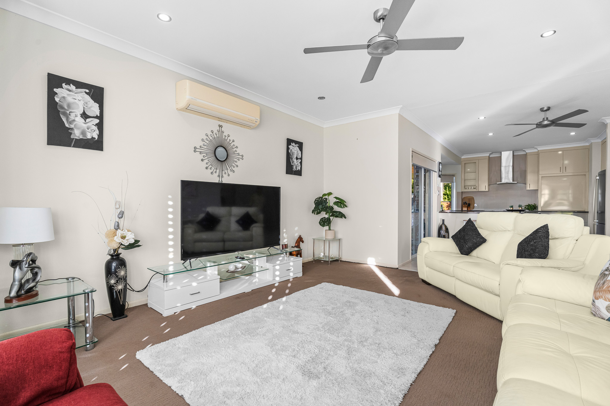4 Earls Court, POINT VERNON, QLD 4655 AUS