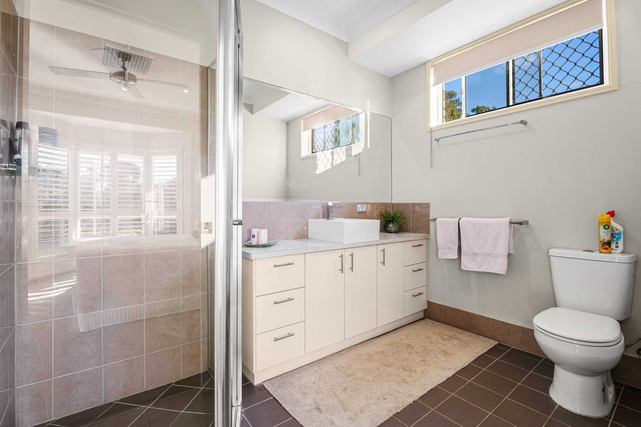4 Earls Court, POINT VERNON, QLD 4655 AUS