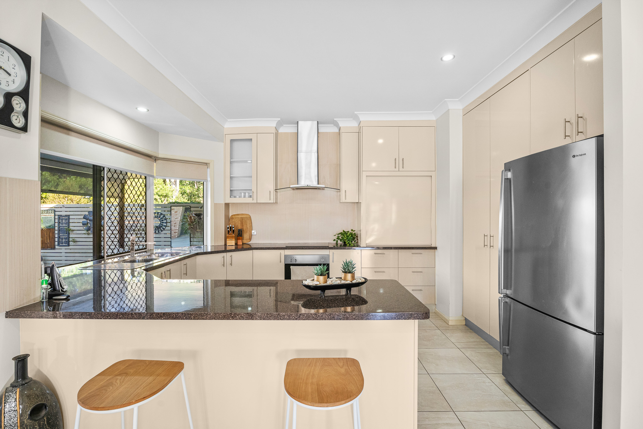 4 Earls Court, POINT VERNON, QLD 4655 AUS