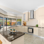 4 Earls Court, POINT VERNON, QLD 4655 AUS