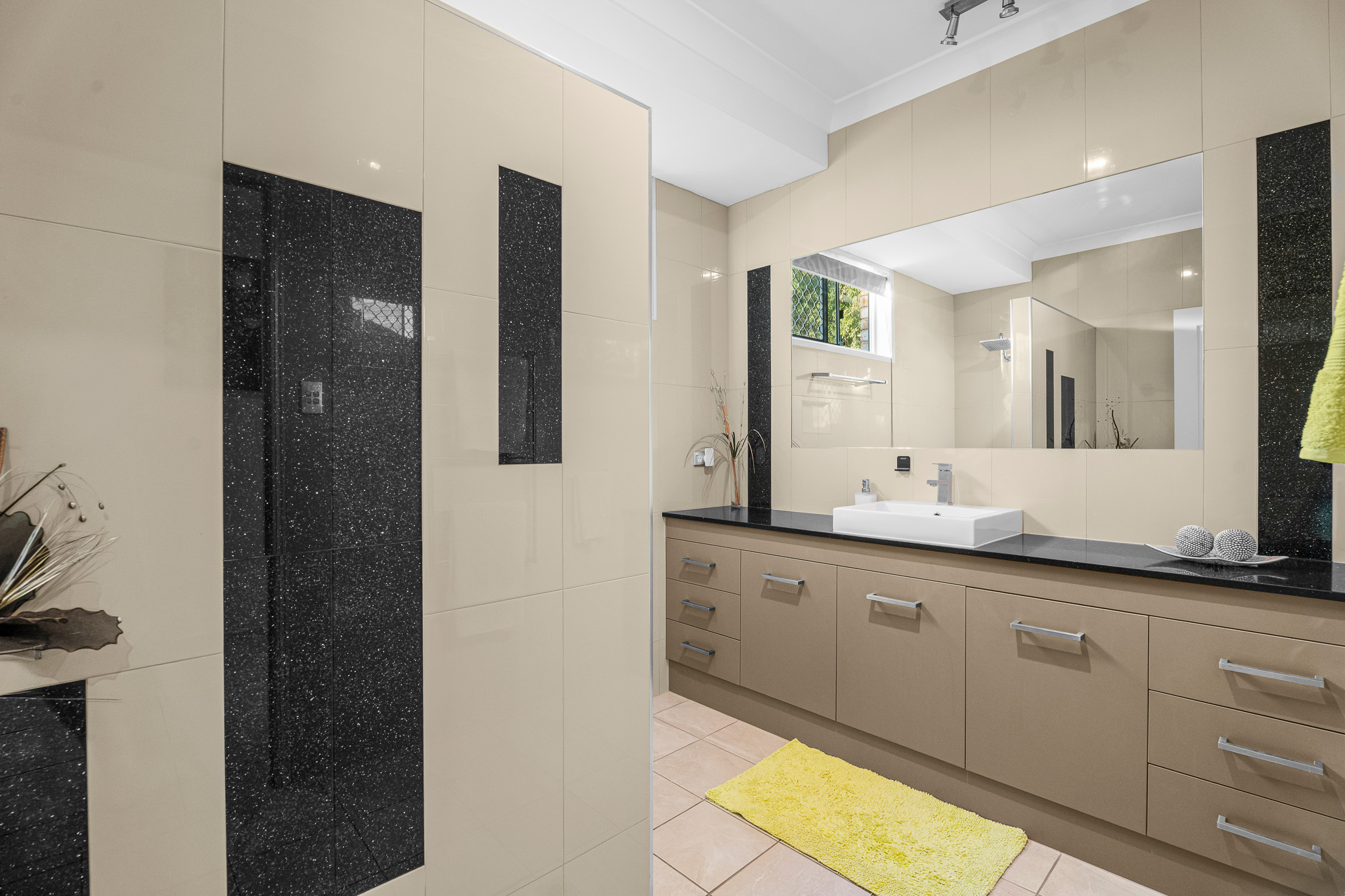 4 Earls Court, POINT VERNON, QLD 4655 AUS