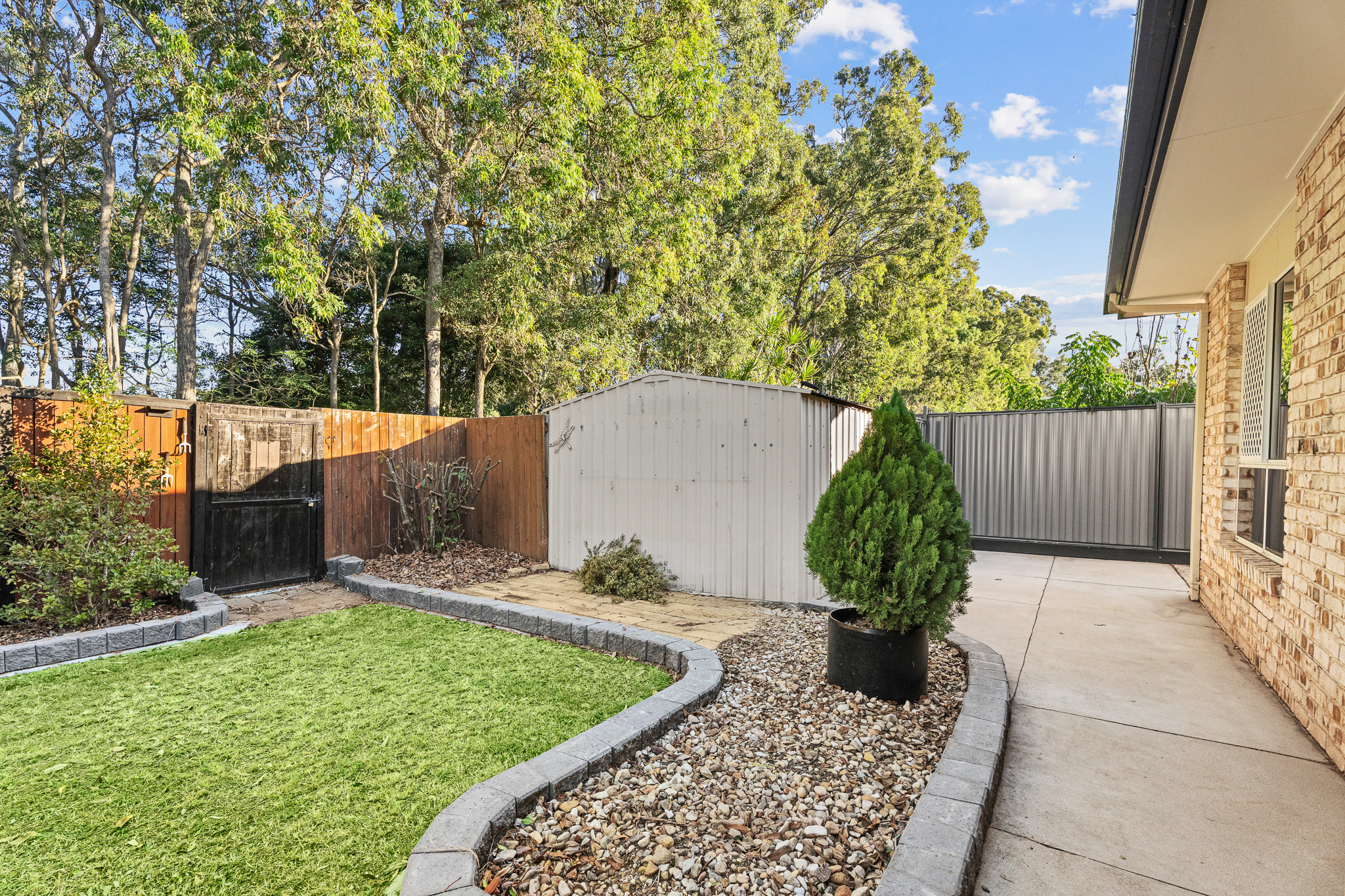 4 Earls Court, POINT VERNON, QLD 4655 AUS