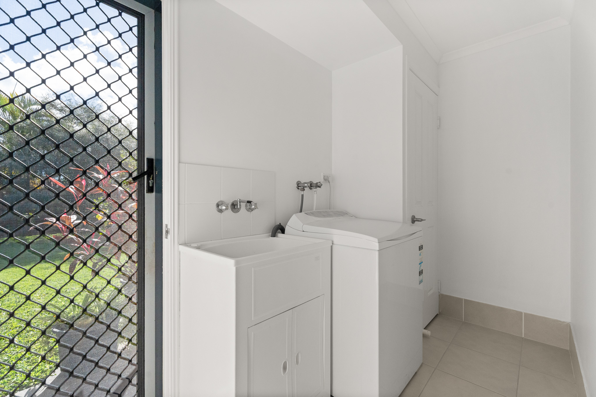 6 Zircon Street, URANGAN, QLD 4655 AUS