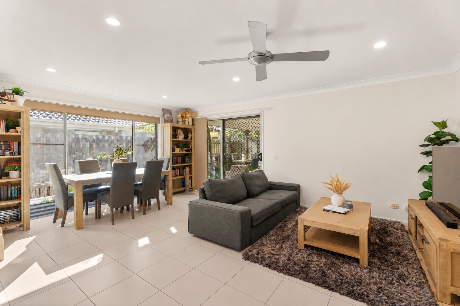 16 Blaxland Road, URRAWEEN, QLD 4655 AUS