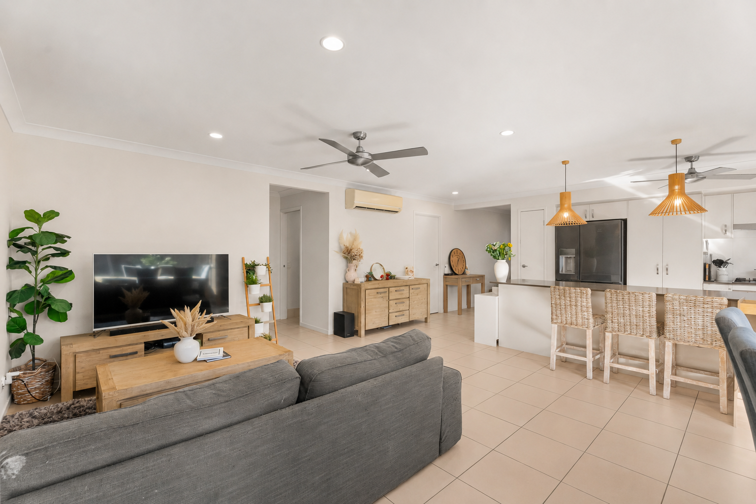 16 Blaxland Road, URRAWEEN, QLD 4655 AUS