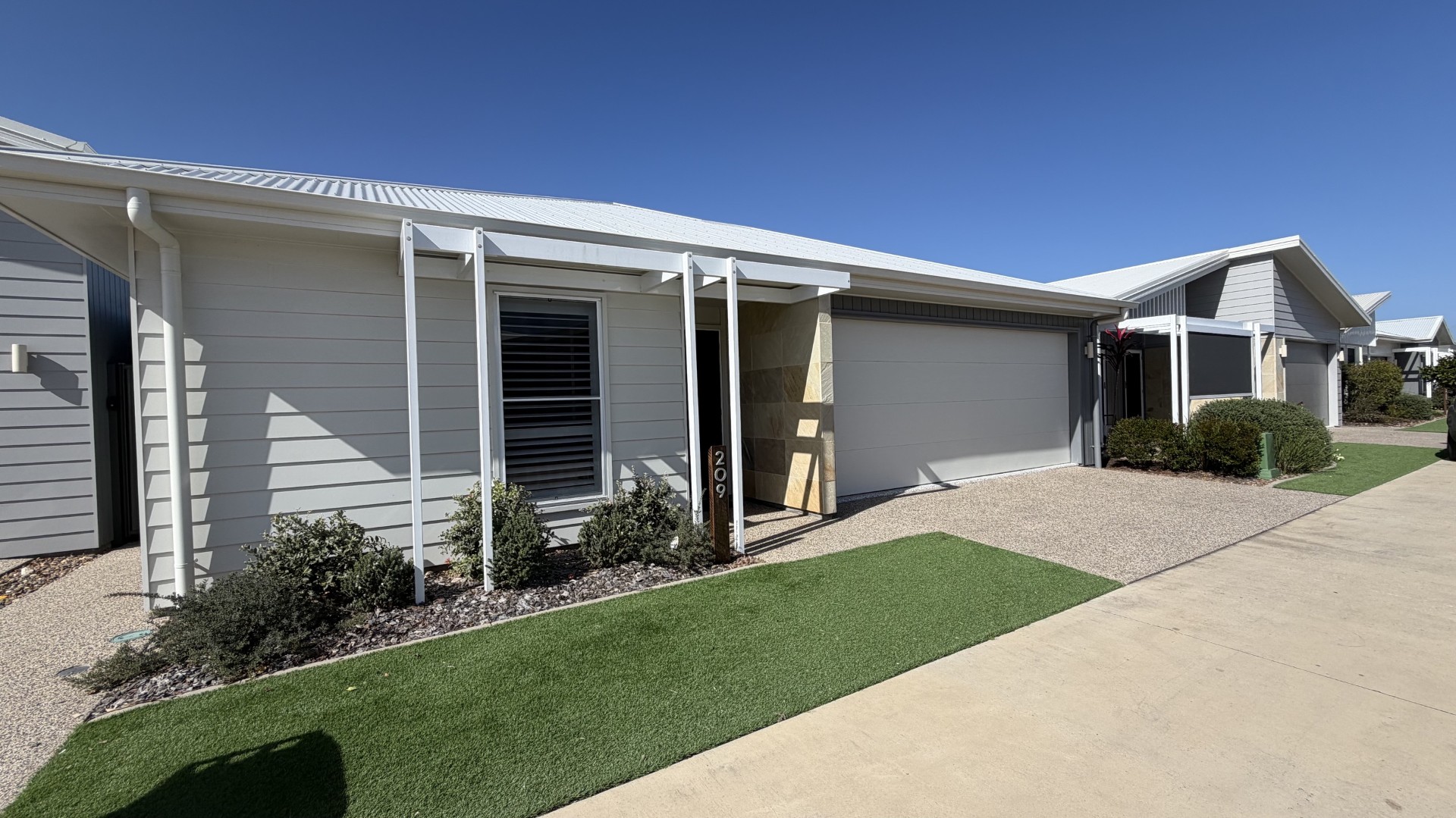 209/5 Serenity Drive, ELI WATERS, QLD 4655 AUS