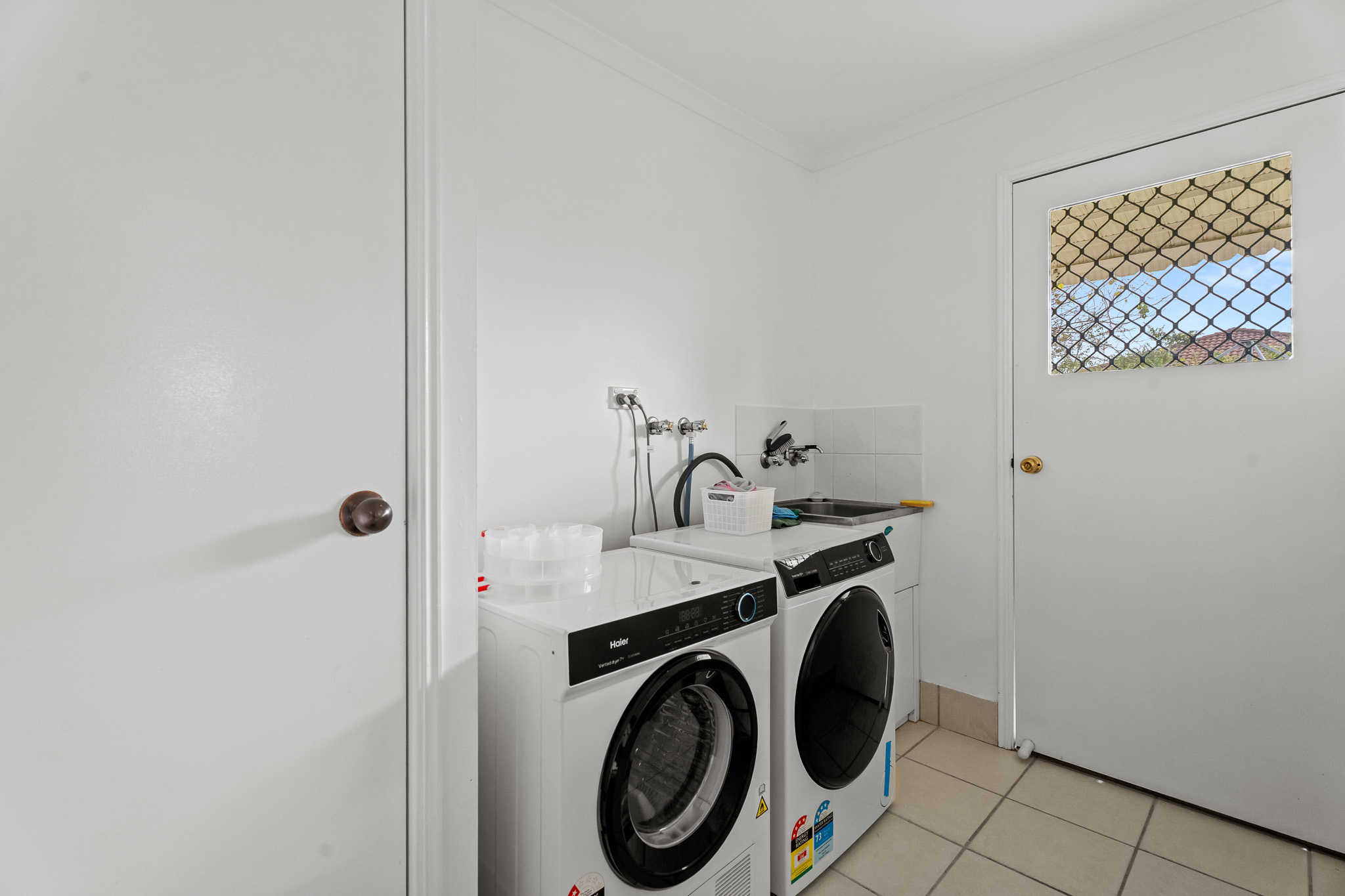 51 Wide Bay Drive, ELI WATERS, QLD 4655 AUS