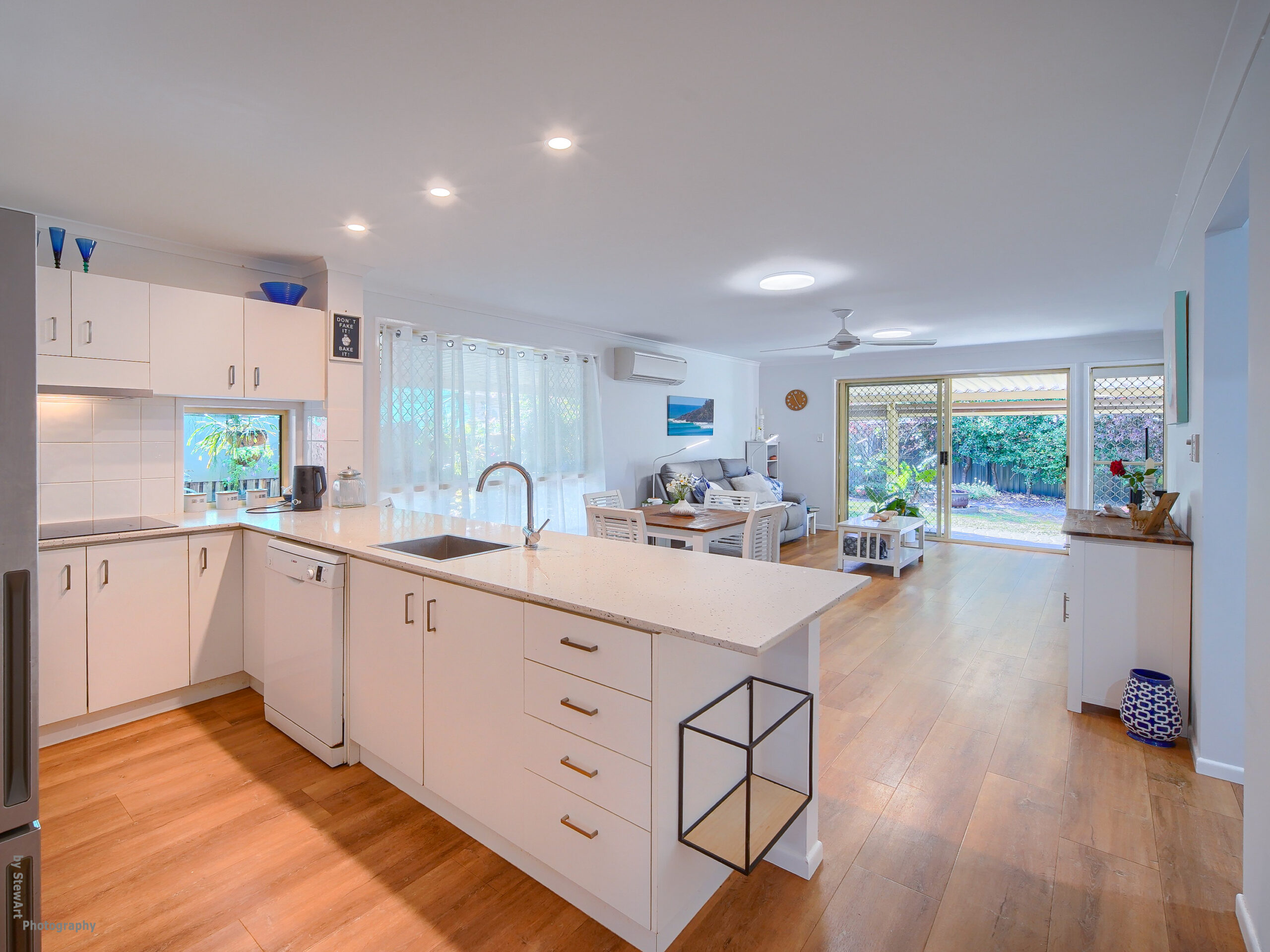 6 Jonwest Close, TORQUAY, QLD 4655 AUS