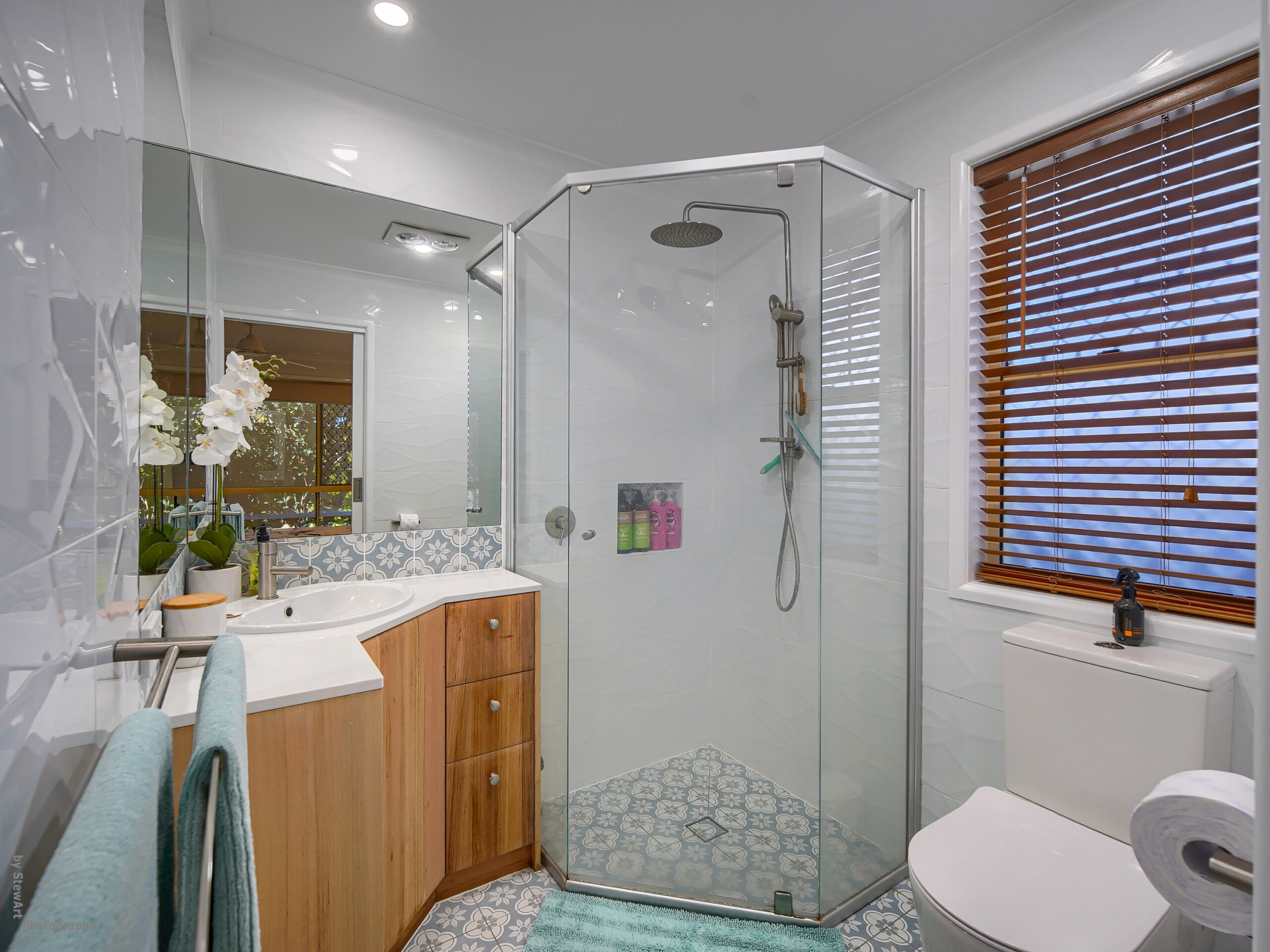 6 Jonwest Close, TORQUAY, QLD 4655 AUS
