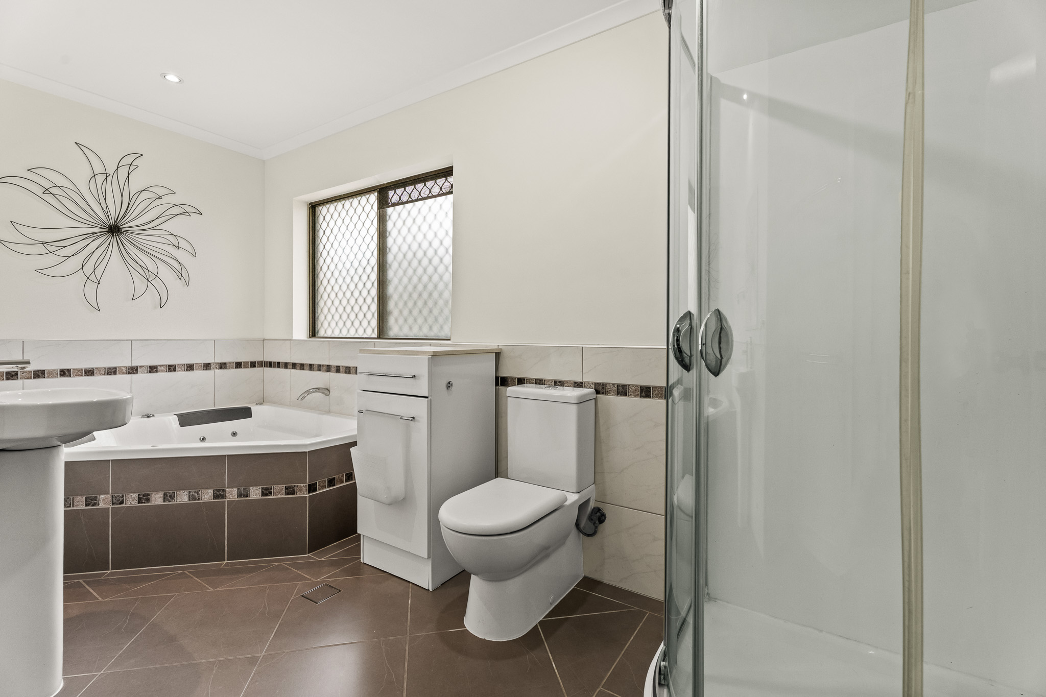 10 Parkway Drive, SCARNESS, QLD 4655 AUS