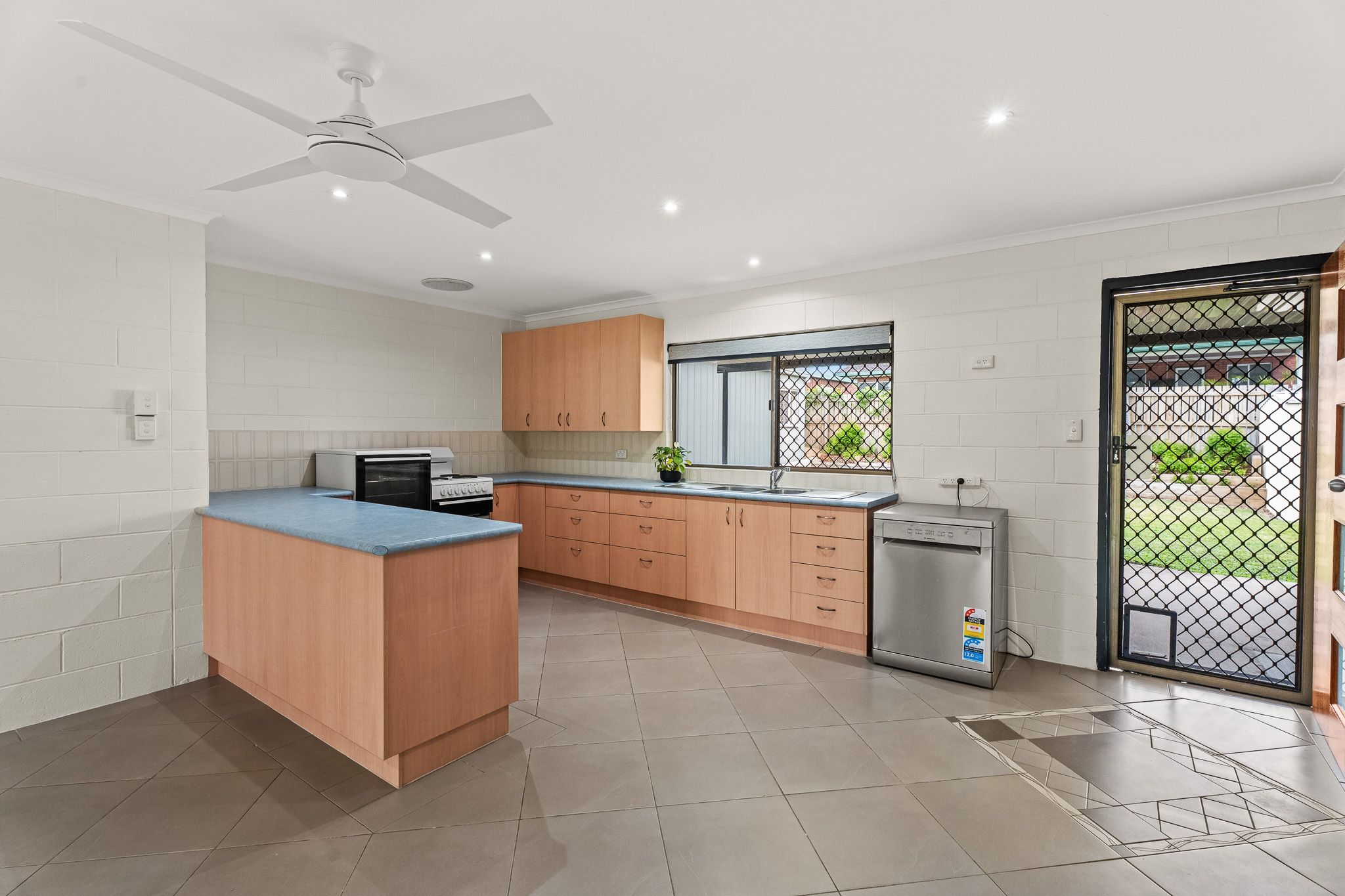 10 Parkway Drive, SCARNESS, QLD 4655 AUS