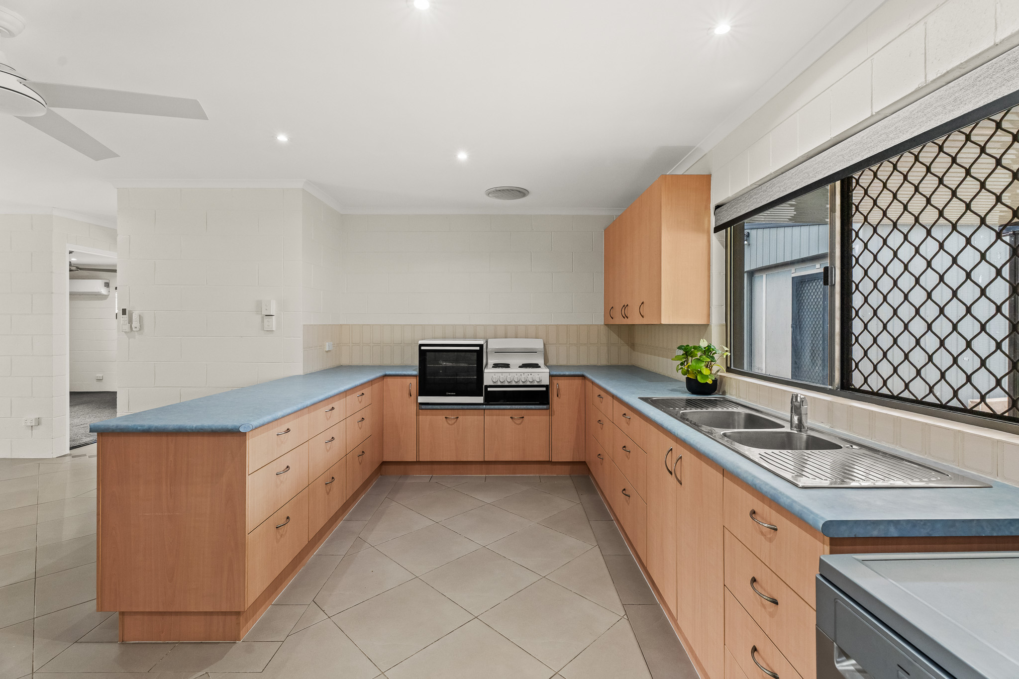 10 Parkway Drive, SCARNESS, QLD 4655 AUS