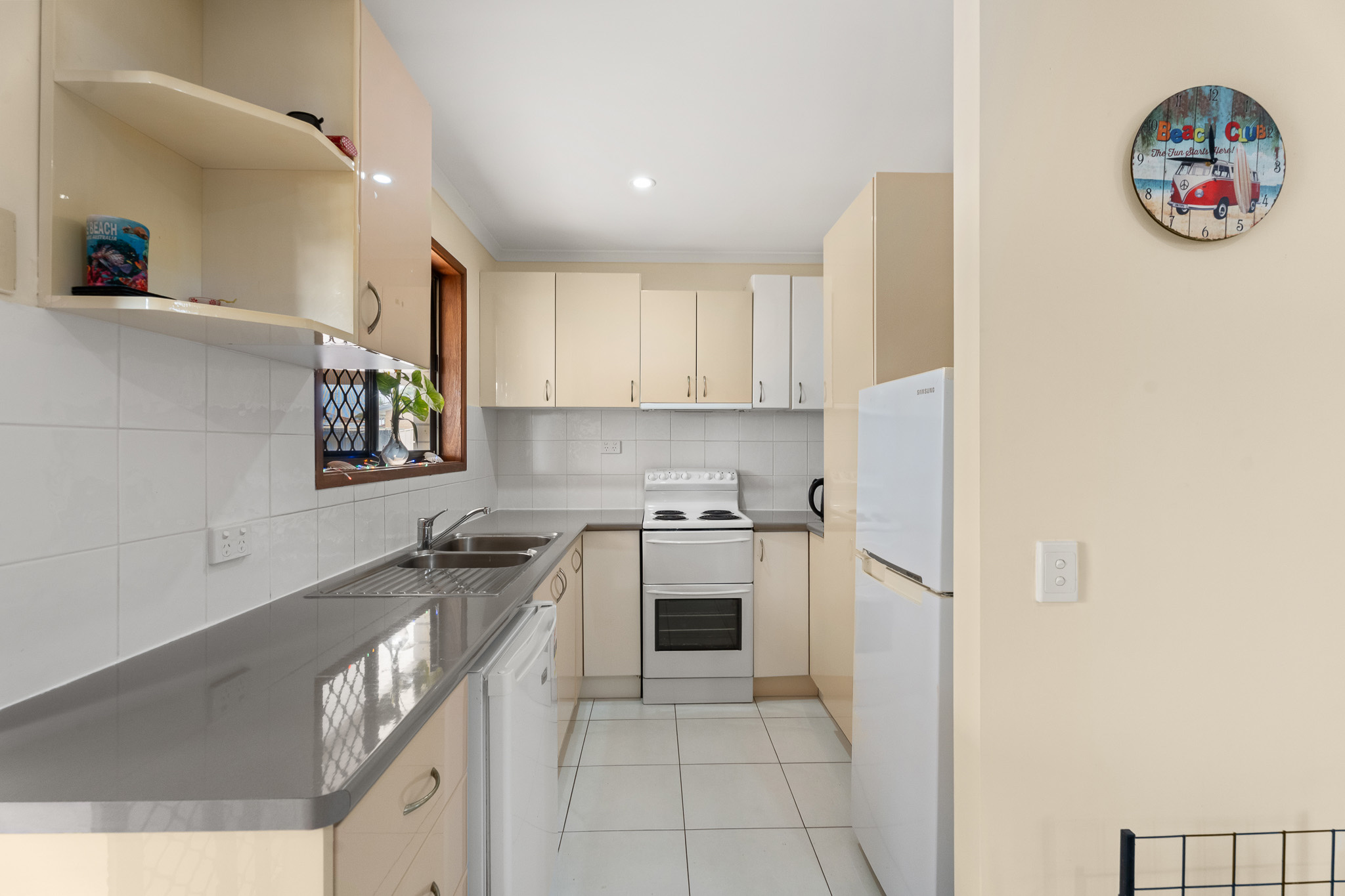 6 Heran Court, URANGAN, QLD 4655 AUS