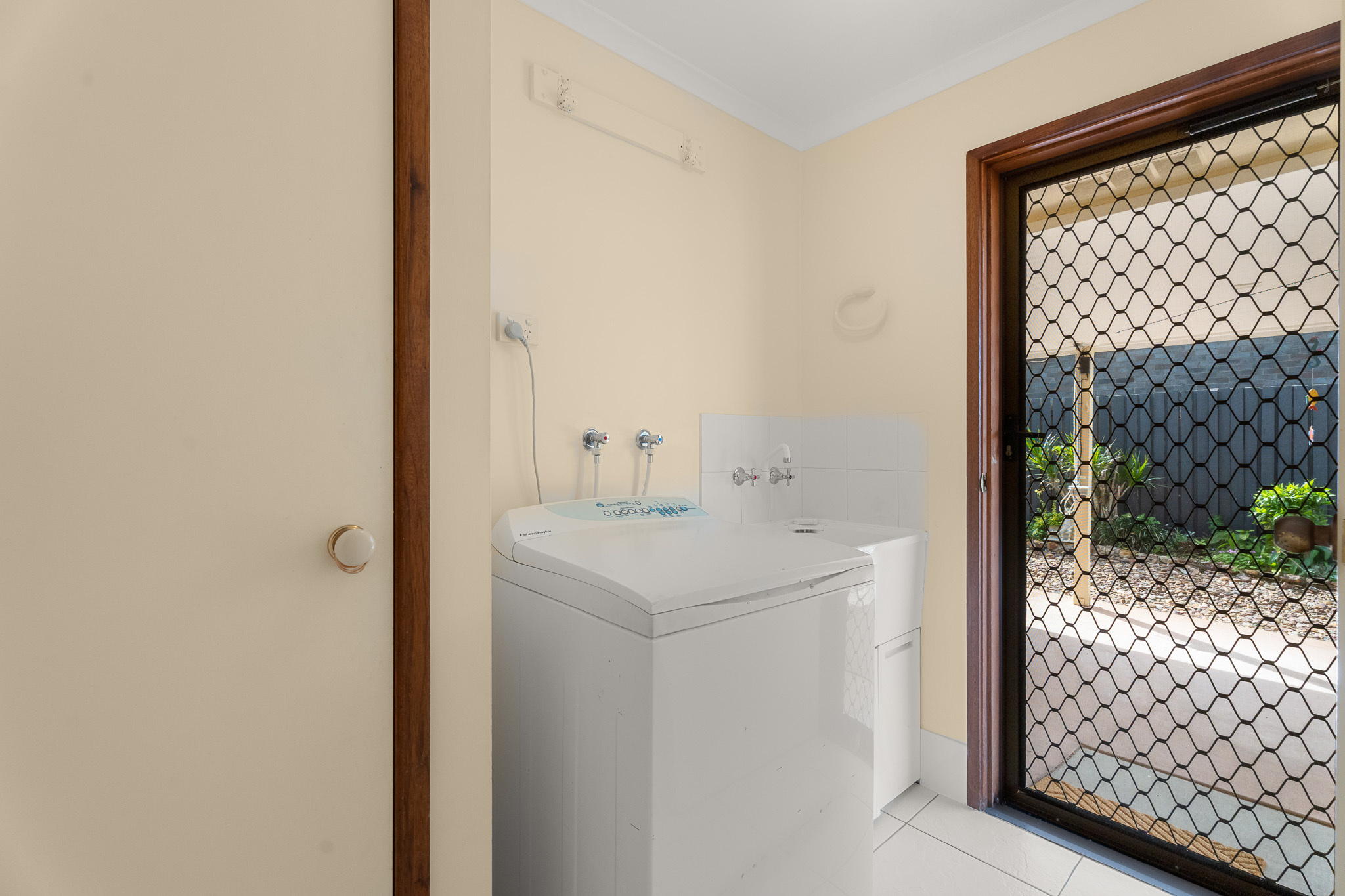 6 Heran Court, URANGAN, QLD 4655 AUS
