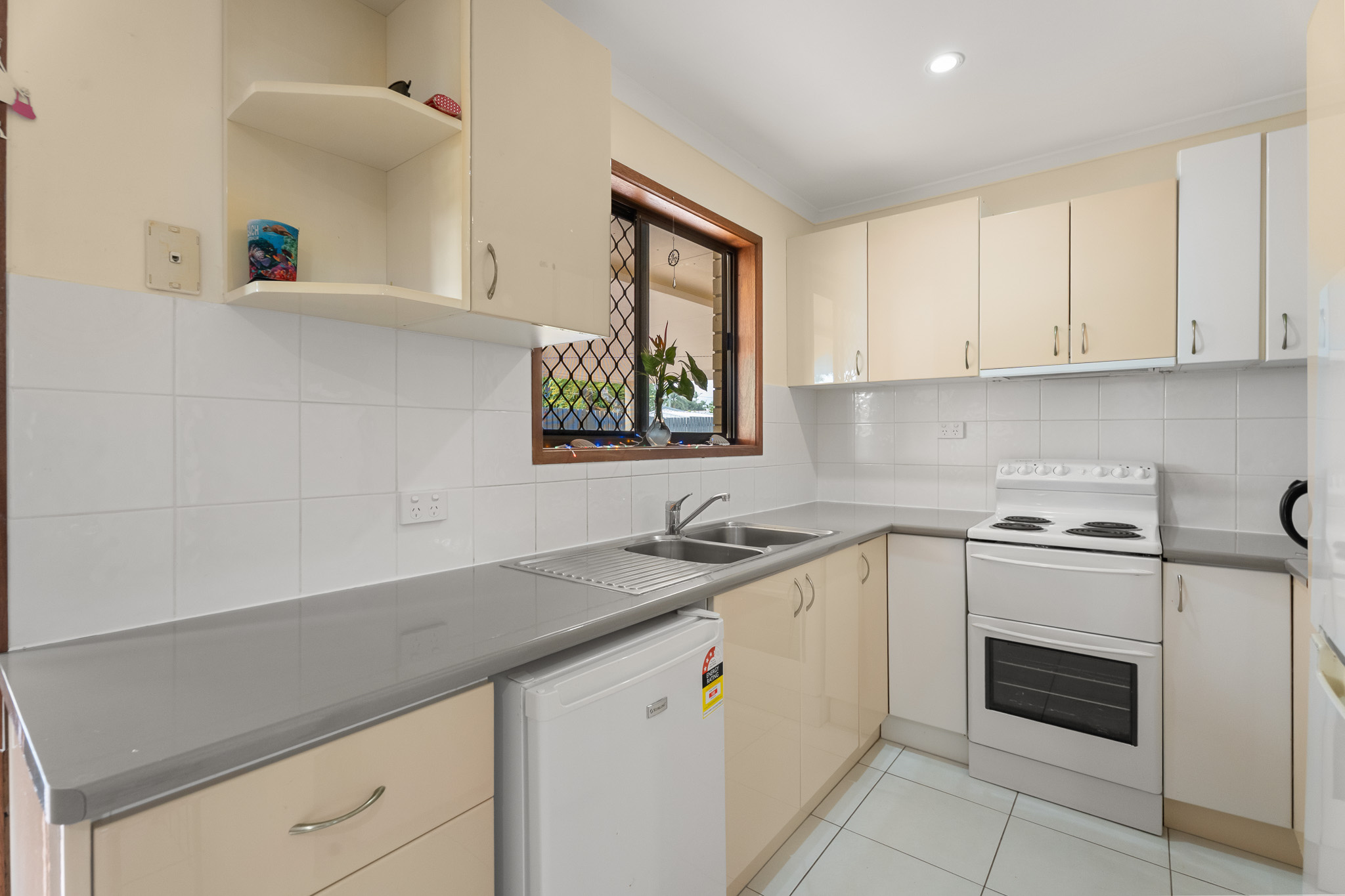 6 Heran Court, URANGAN, QLD 4655 AUS