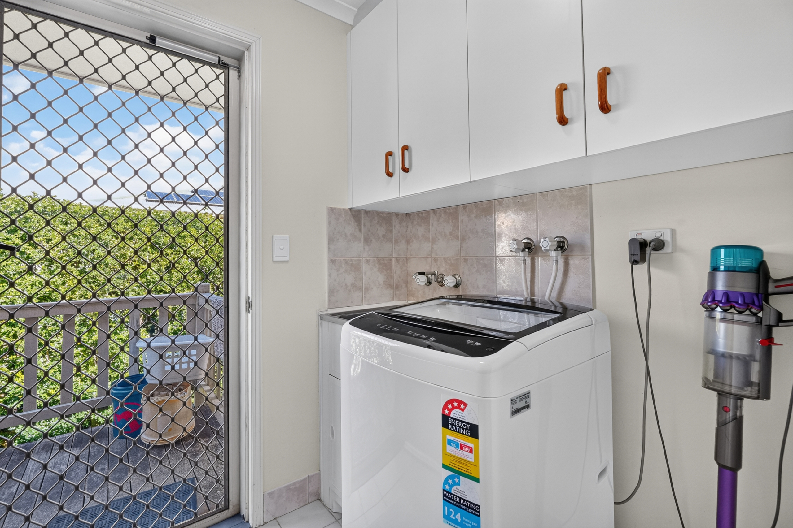 15 Faye Avenue, SCARNESS, QLD 4655 AUS