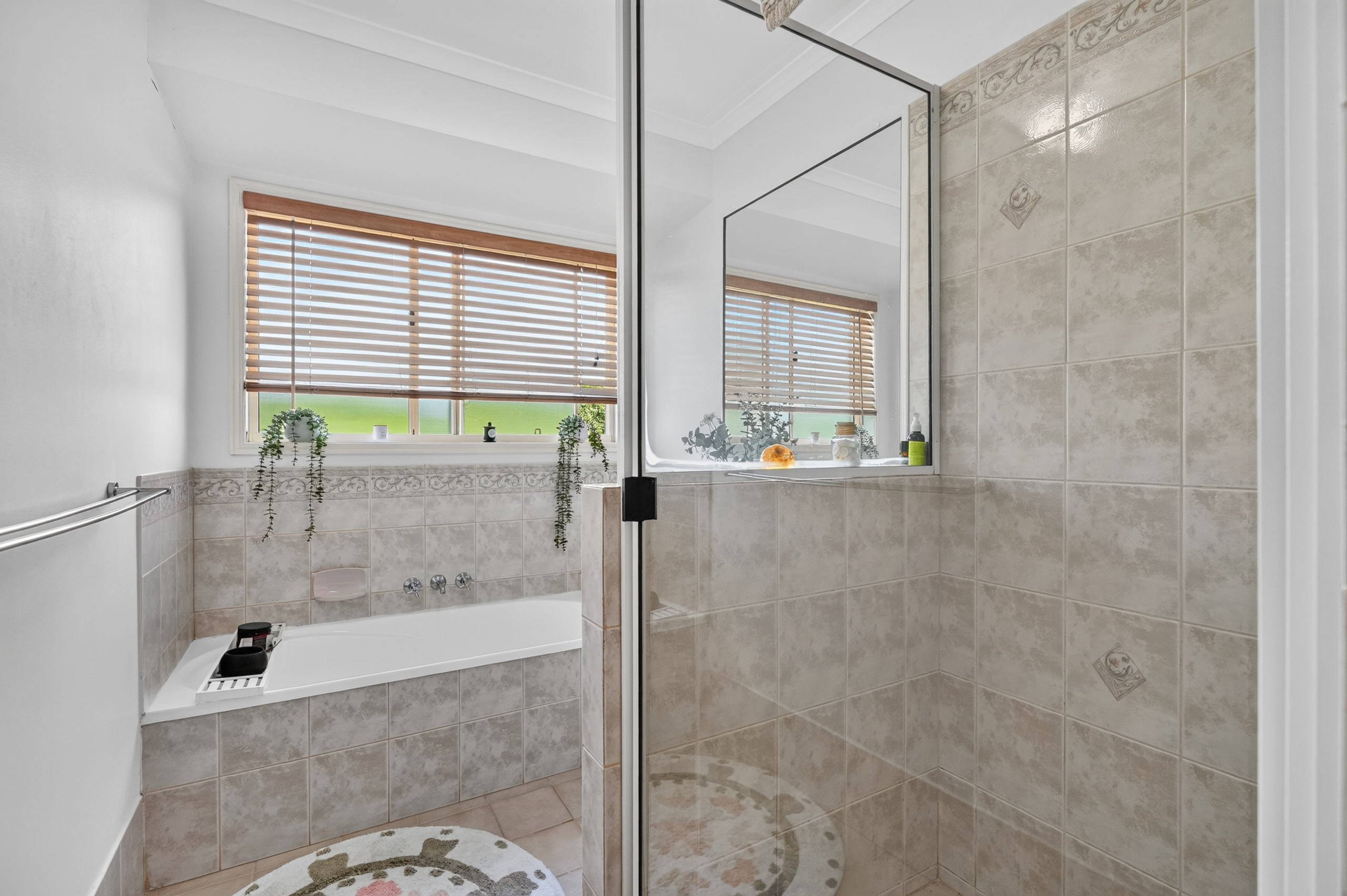 15 Faye Avenue, SCARNESS, QLD 4655 AUS