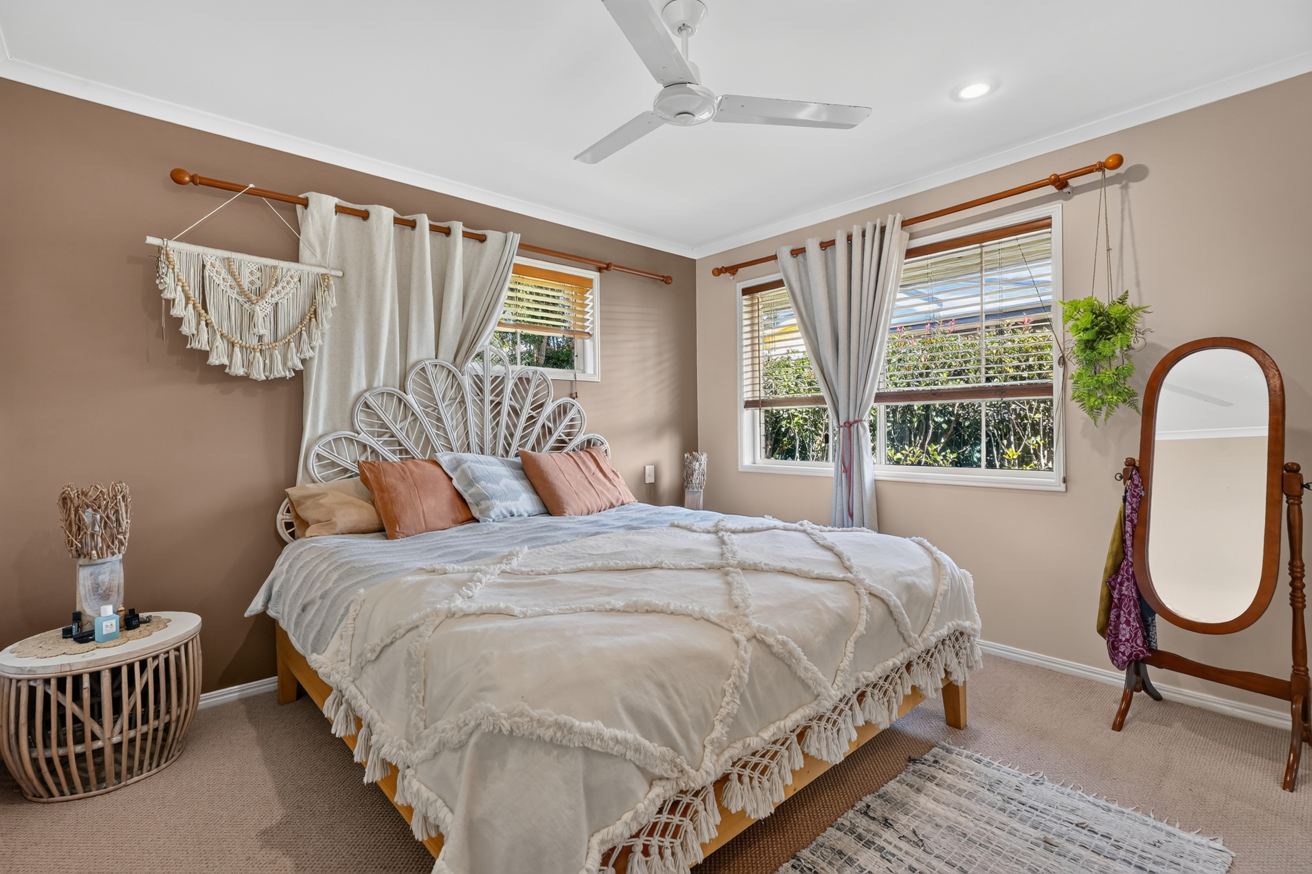 15 Faye Avenue, SCARNESS, QLD 4655 AUS