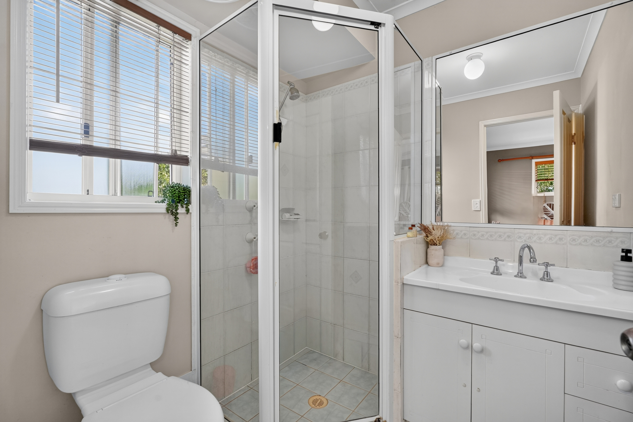 15 Faye Avenue, SCARNESS, QLD 4655 AUS