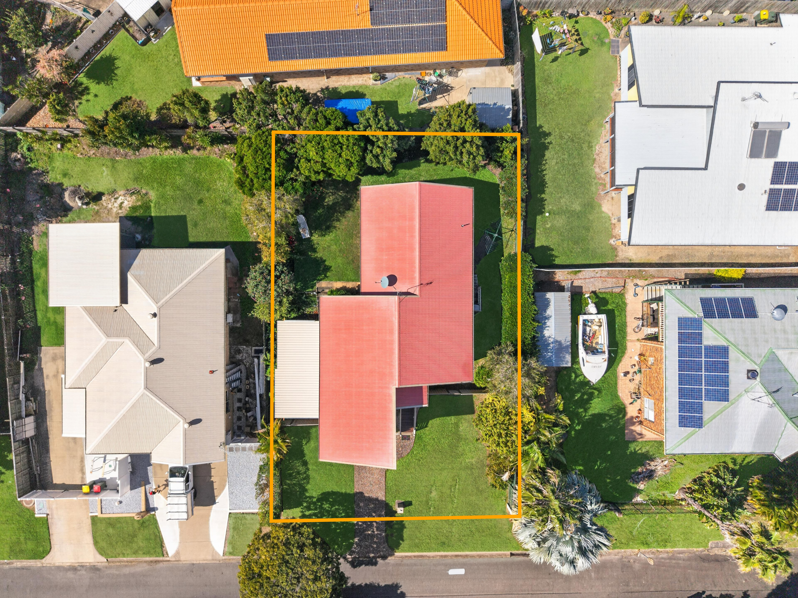 15 Faye Avenue, SCARNESS, QLD 4655 AUS