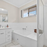 11 Alana Court, TORQUAY, QLD 4655 AUS