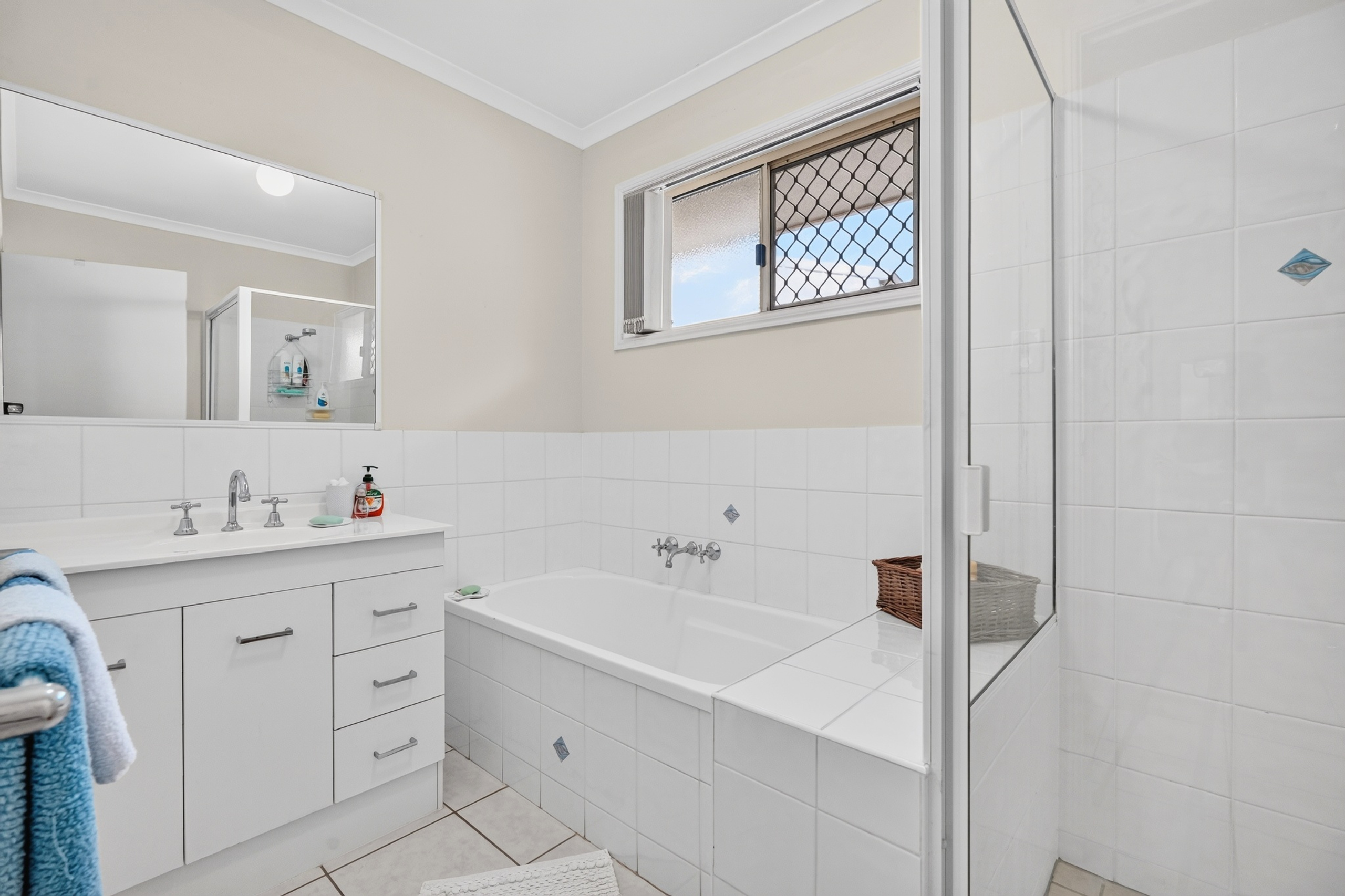 11 Alana Court, TORQUAY, QLD 4655 AUS