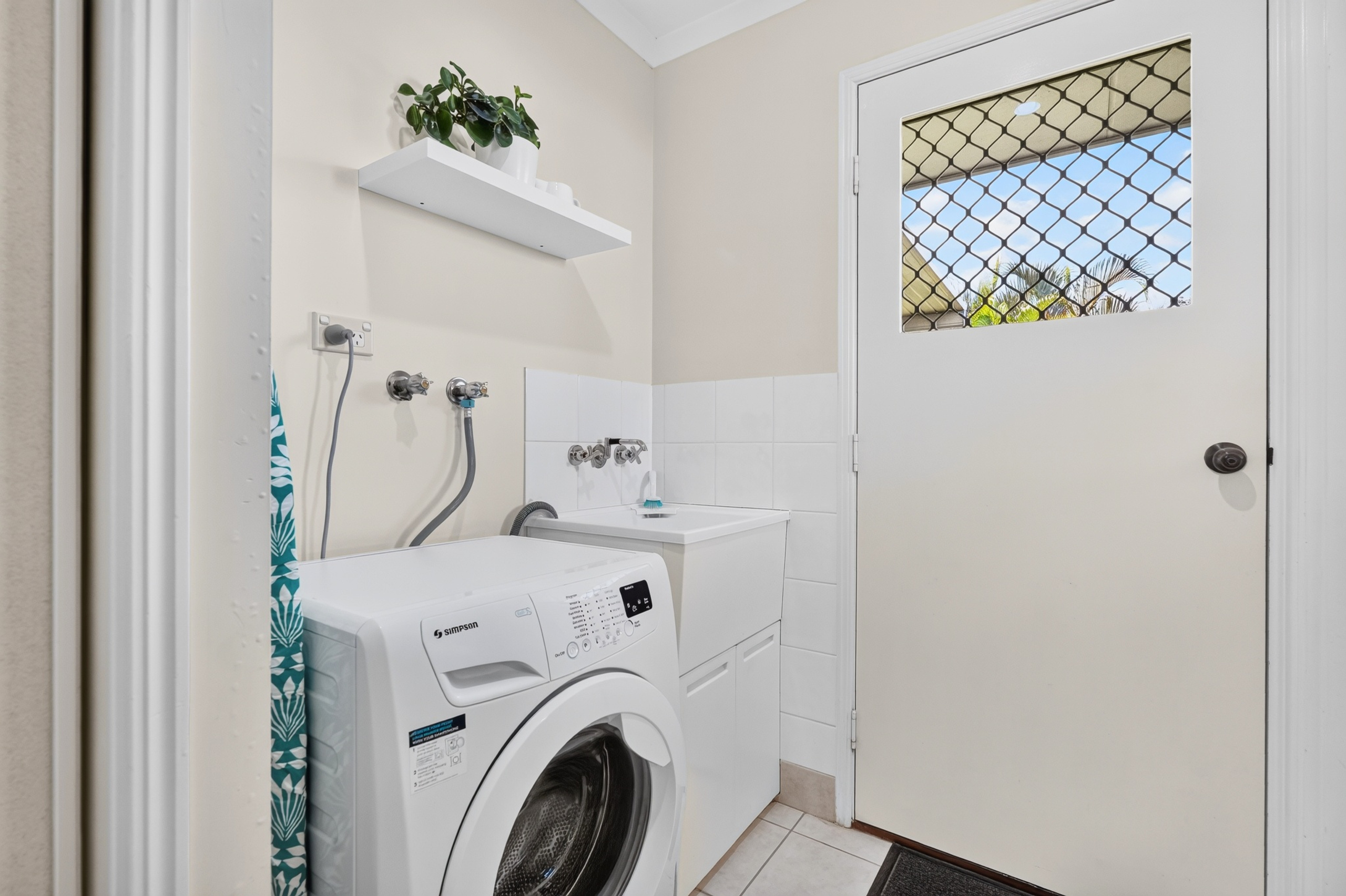 11 Alana Court, TORQUAY, QLD 4655 AUS