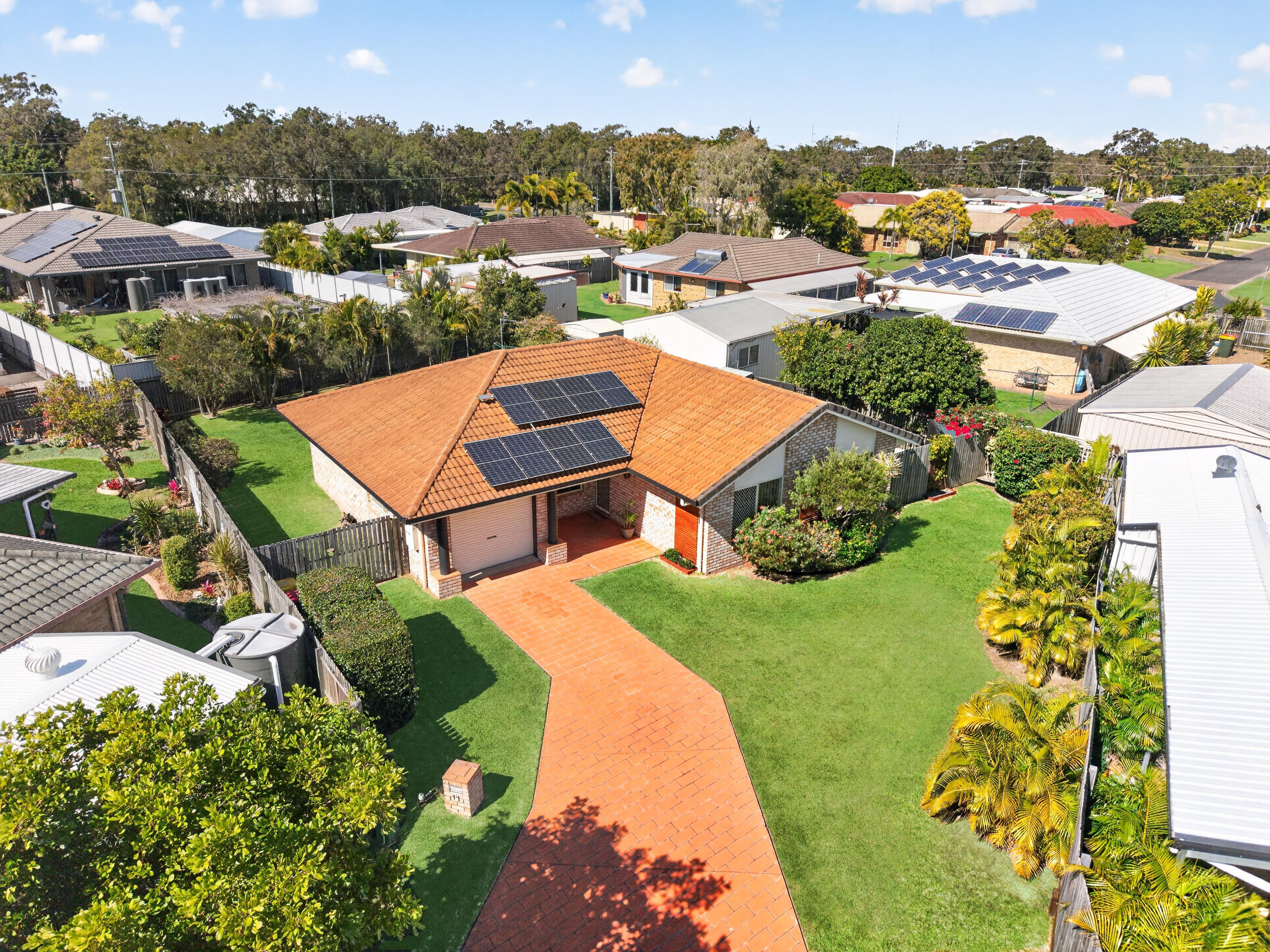 11 Alana Court, TORQUAY, QLD 4655 AUS