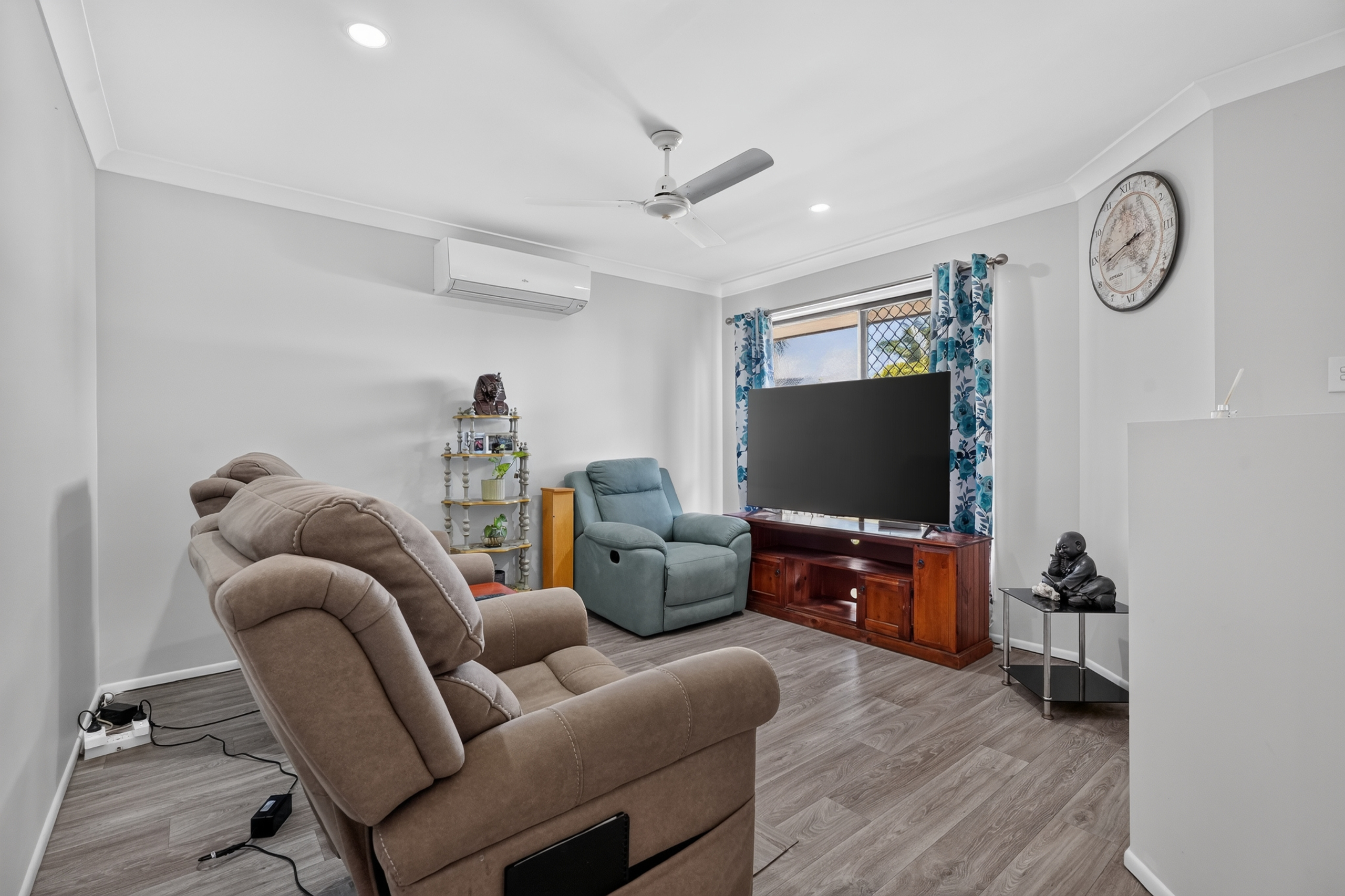 14 Arwon Close, POINT VERNON, QLD 4655 AUS