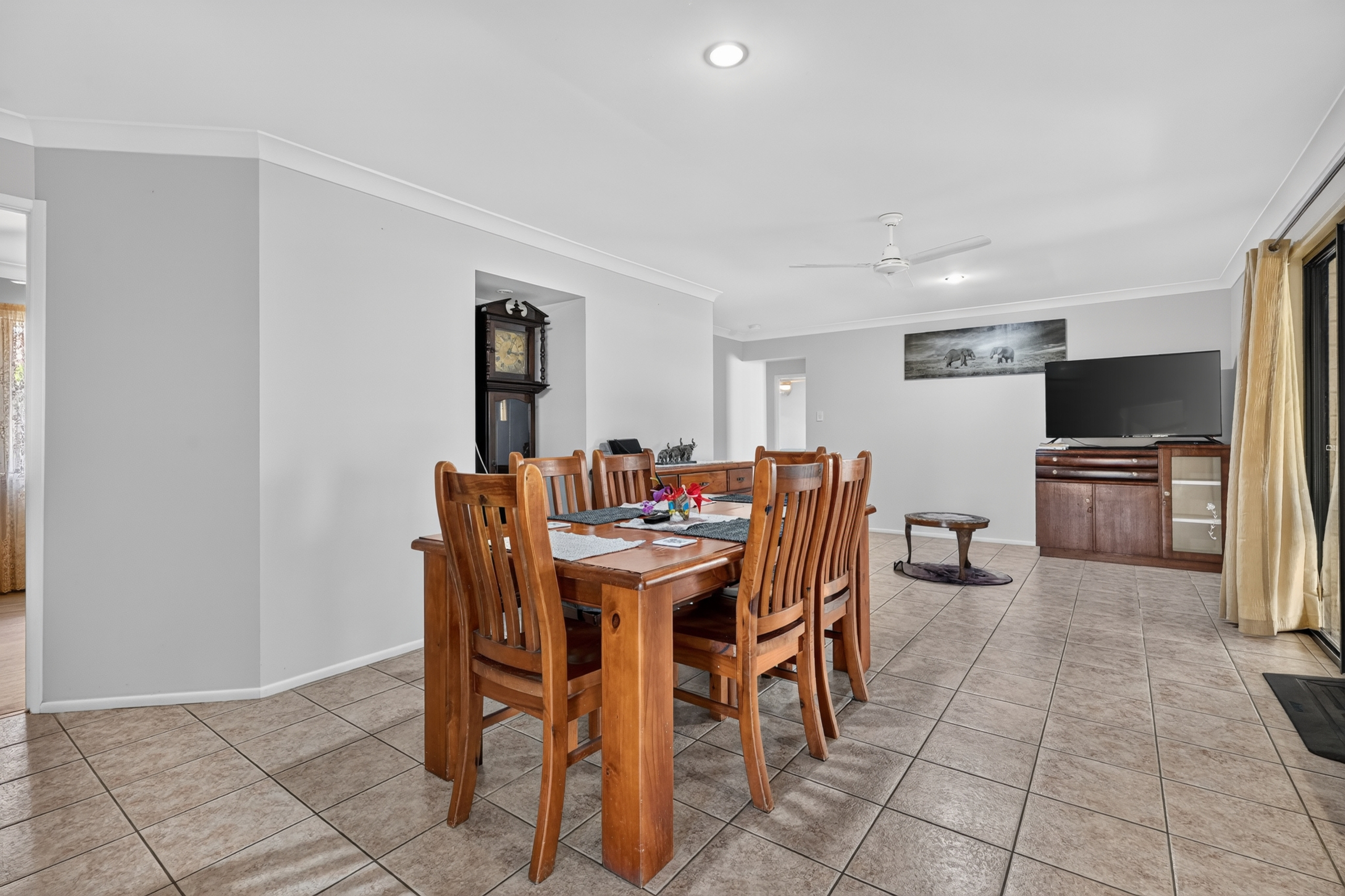 14 Arwon Close, POINT VERNON, QLD 4655 AUS