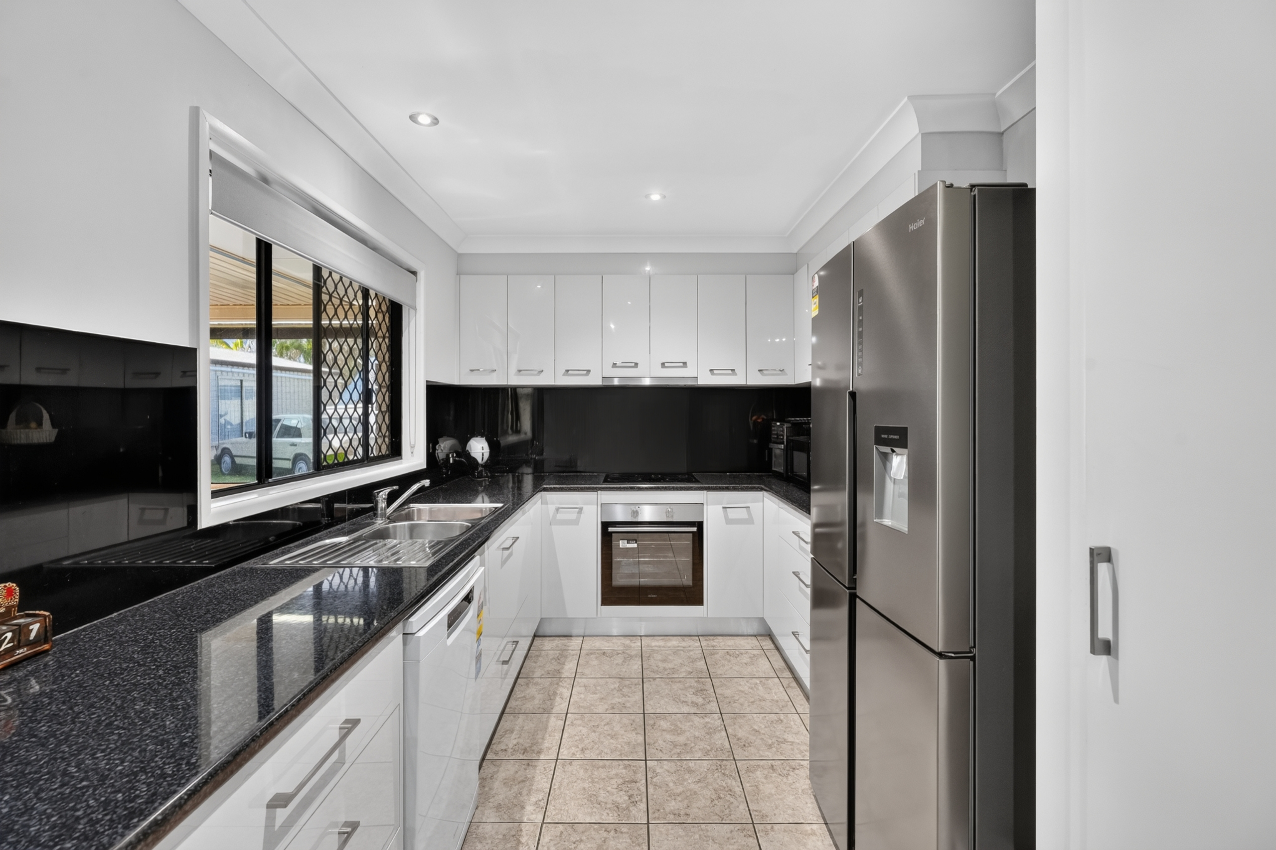 14 Arwon Close, POINT VERNON, QLD 4655 AUS