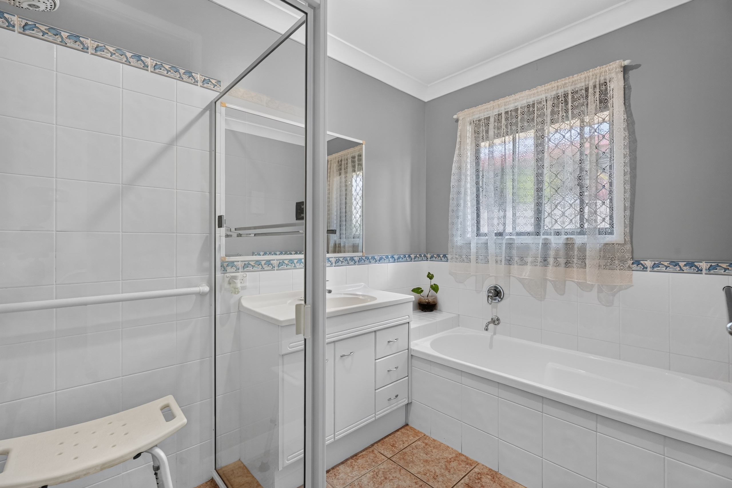 14 Arwon Close, POINT VERNON, QLD 4655 AUS