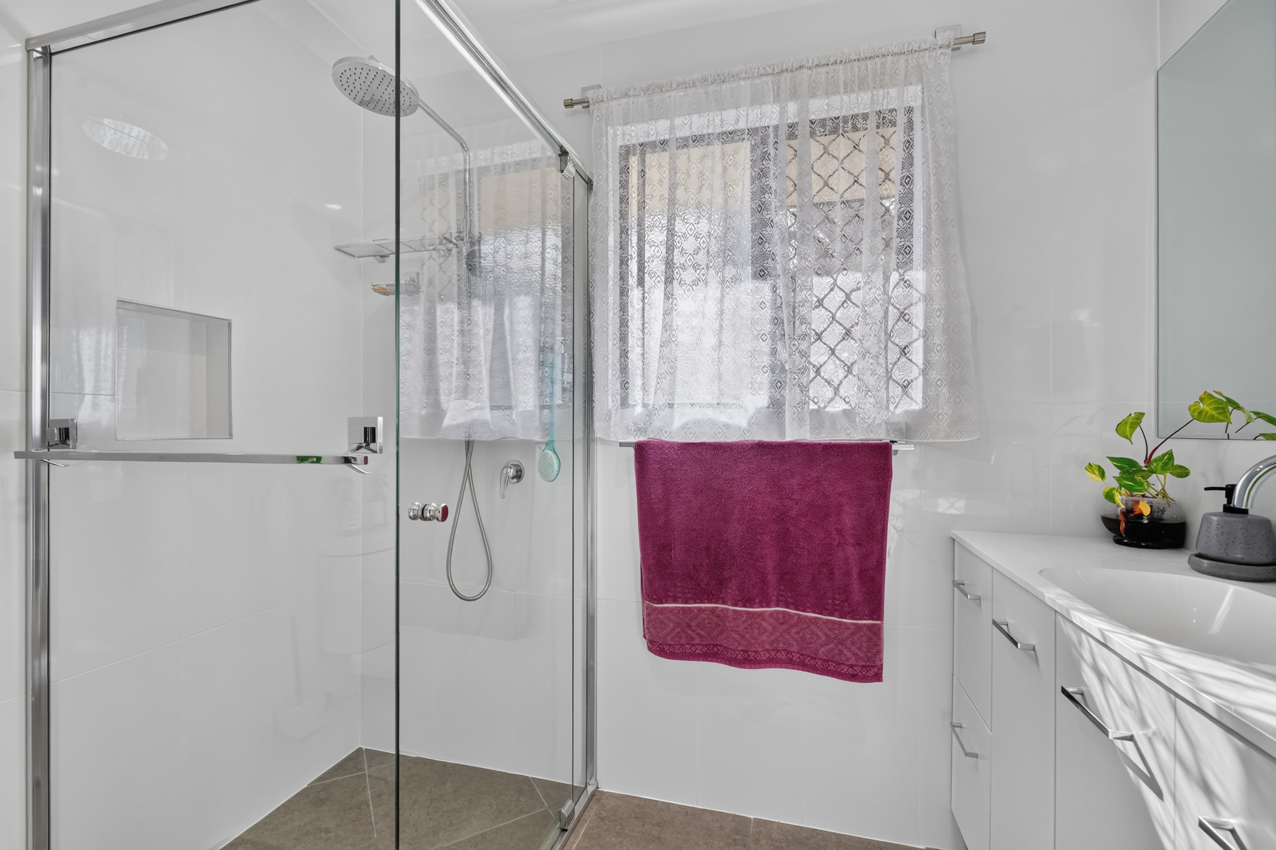 14 Arwon Close, POINT VERNON, QLD 4655 AUS