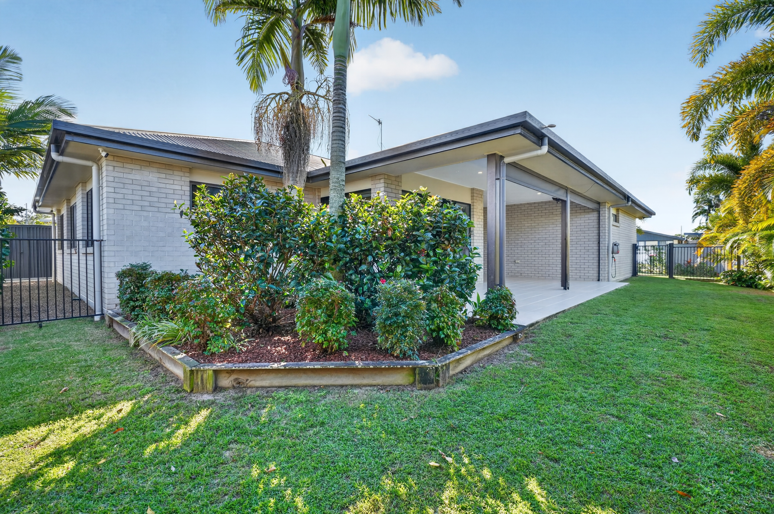 18 Halcro Street, PIALBA, QLD 4655 AUS