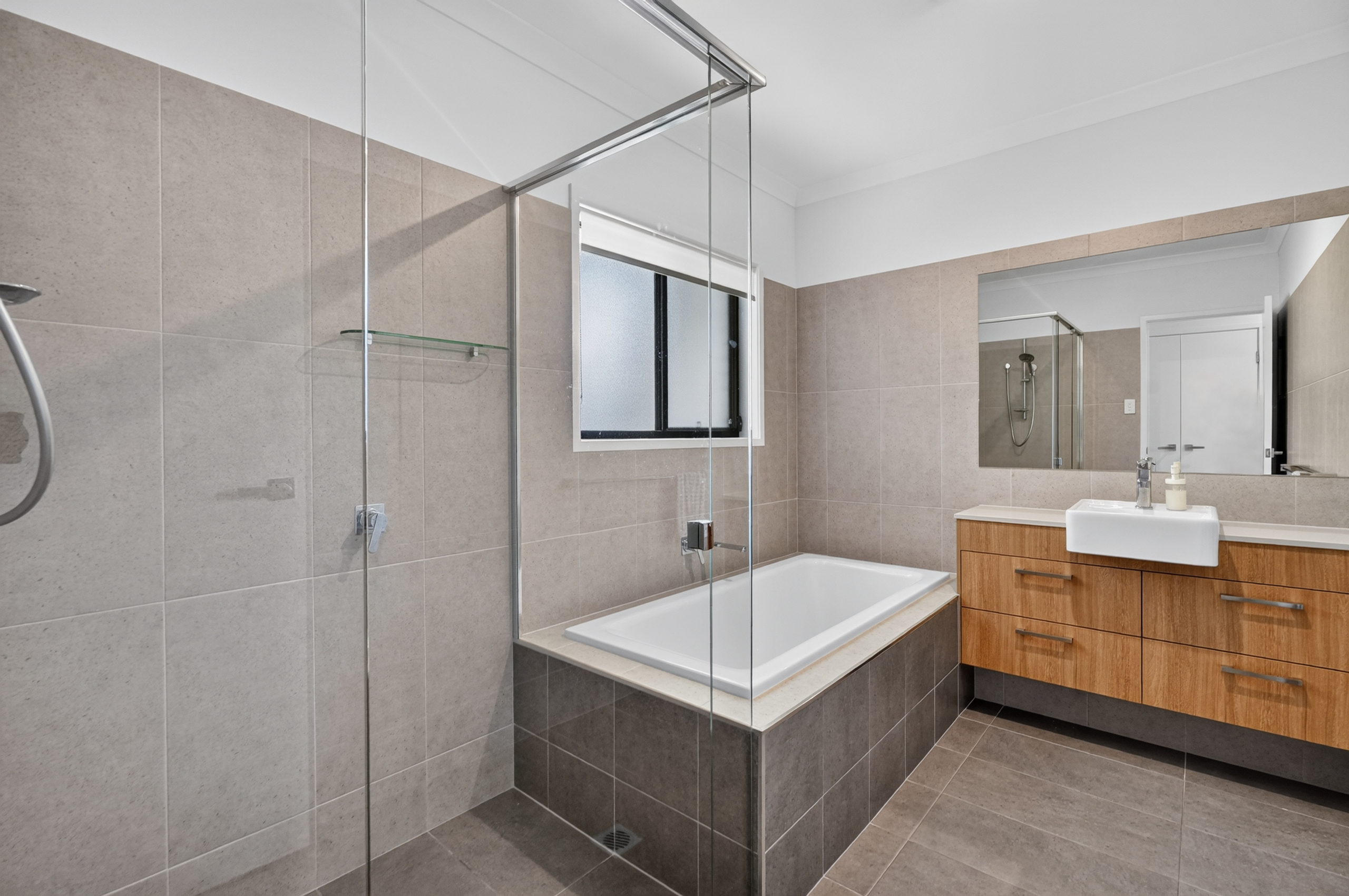 18 Halcro Street, PIALBA, QLD 4655 AUS