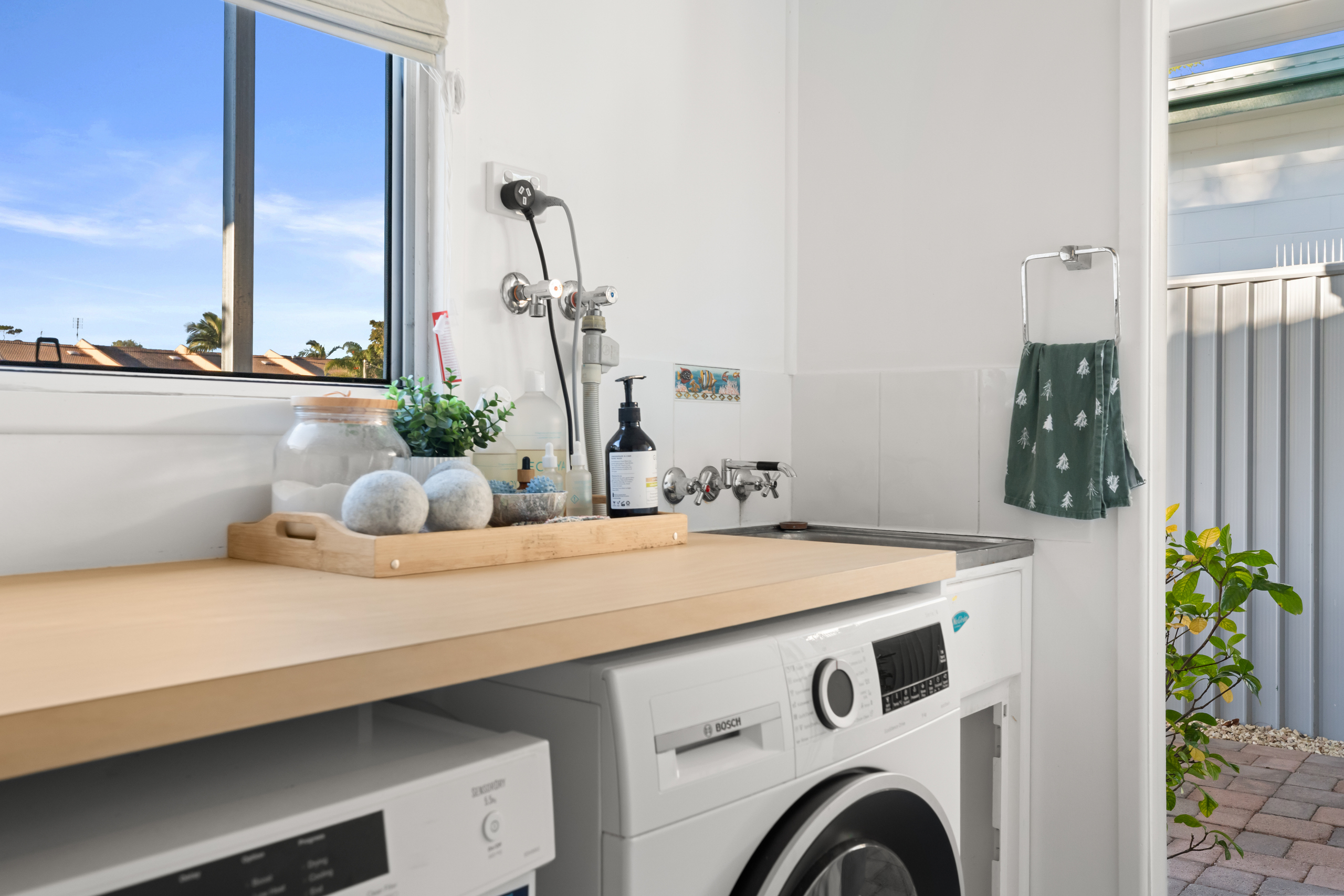 16 Scarborough Street, SCARNESS, QLD 4655 AUS