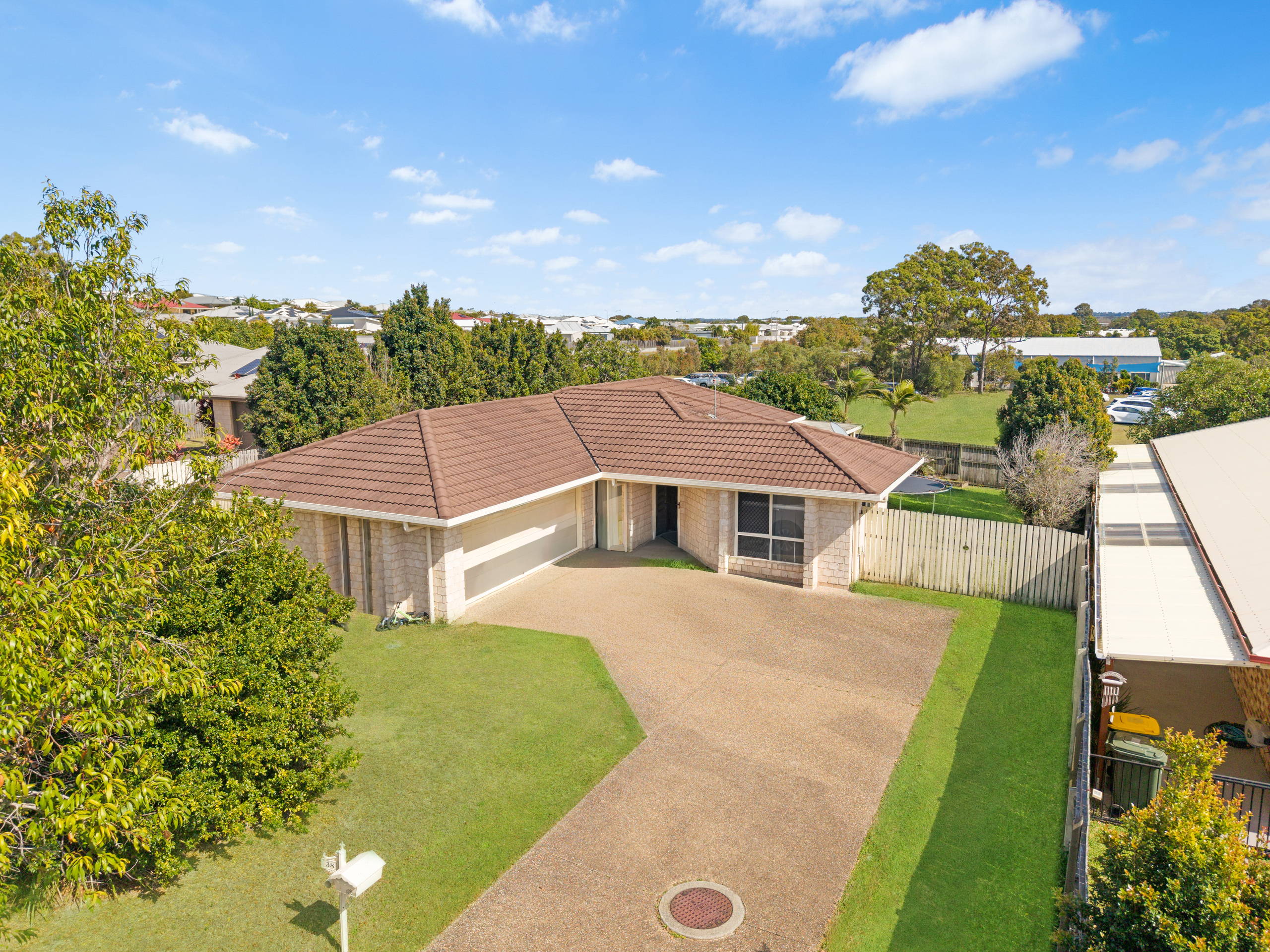 38 Picadilly Circuit, URRAWEEN, QLD 4655 AUS