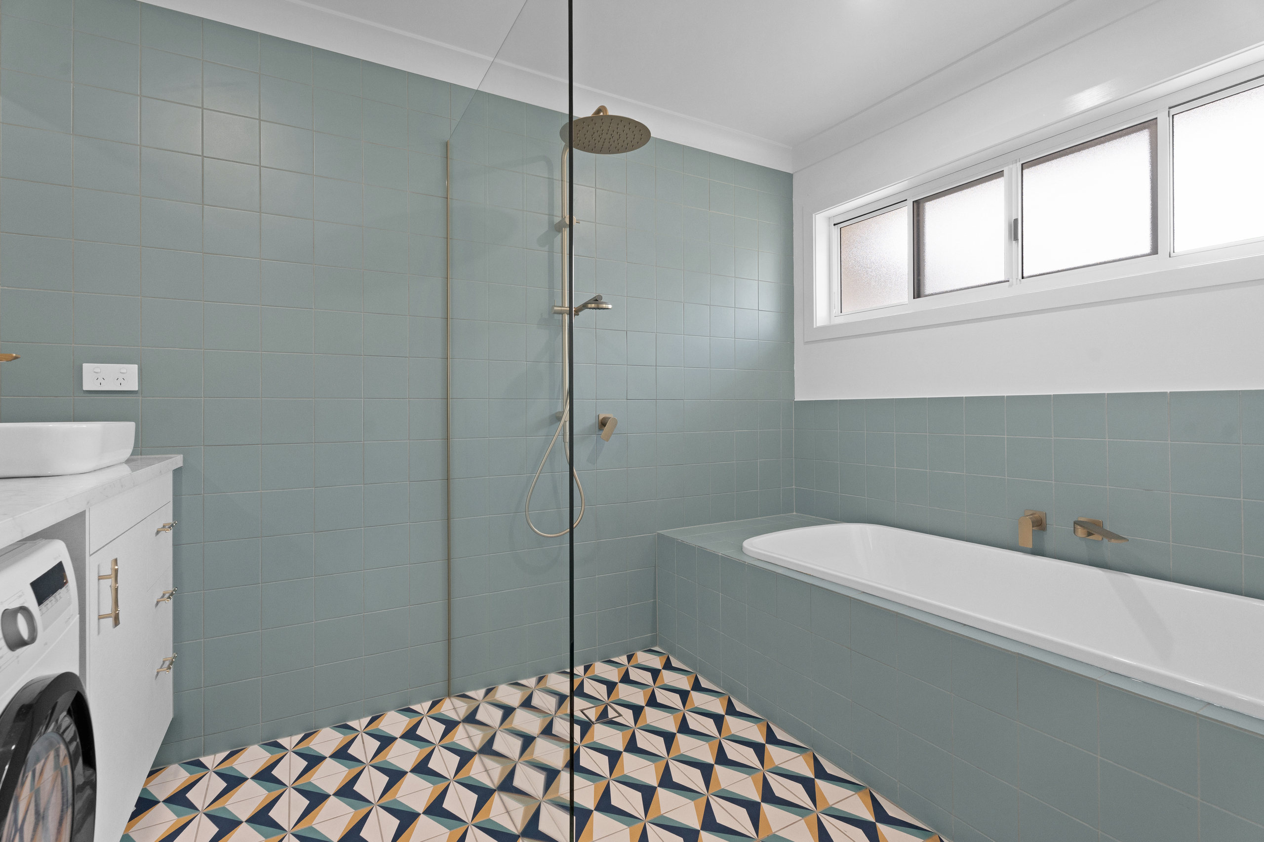 12-14 Parraweena Court, POINT VERNON, QLD 4655 AUS