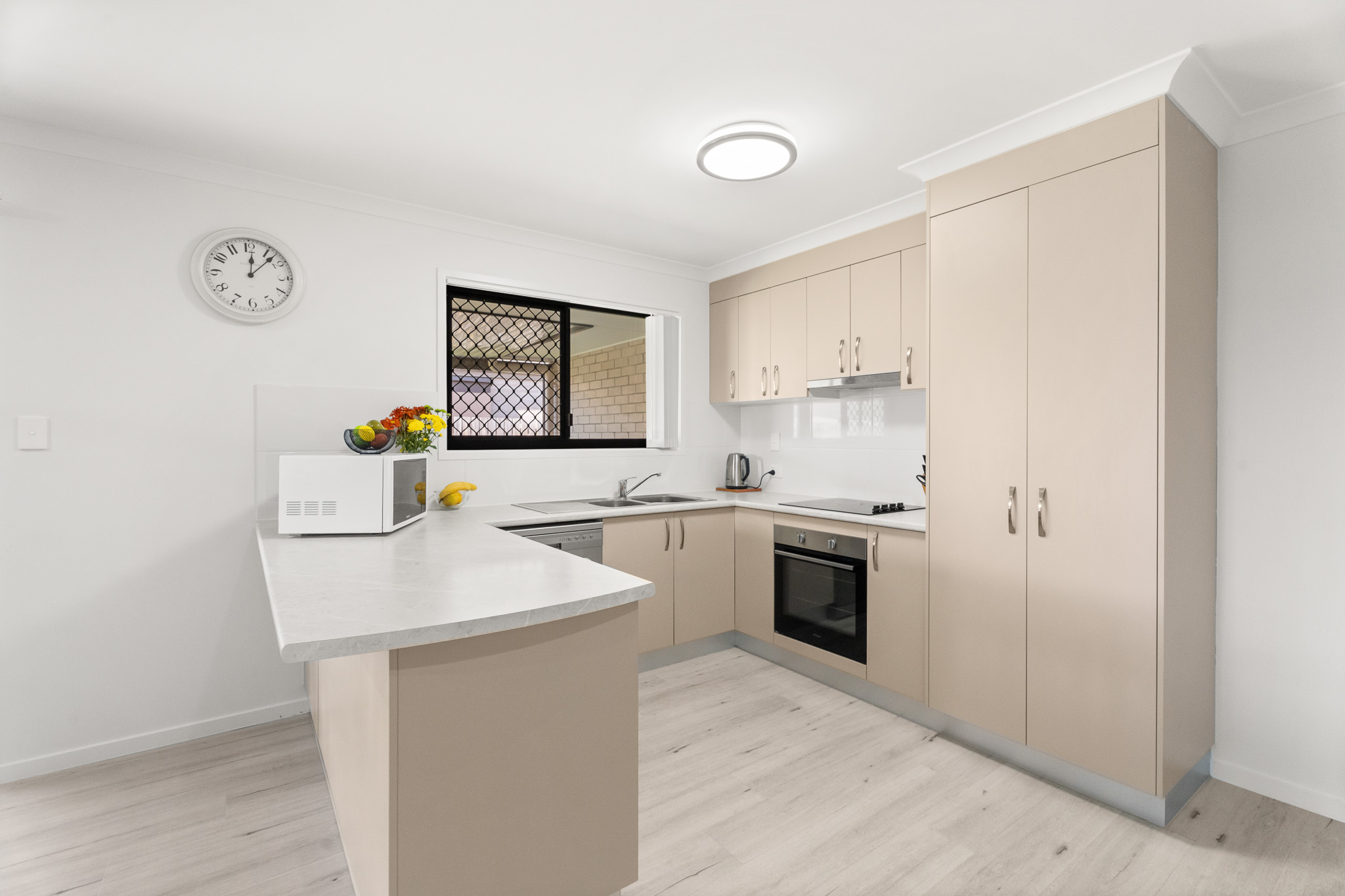 15 Bonavista Way, ELI WATERS, QLD 4655 AUS