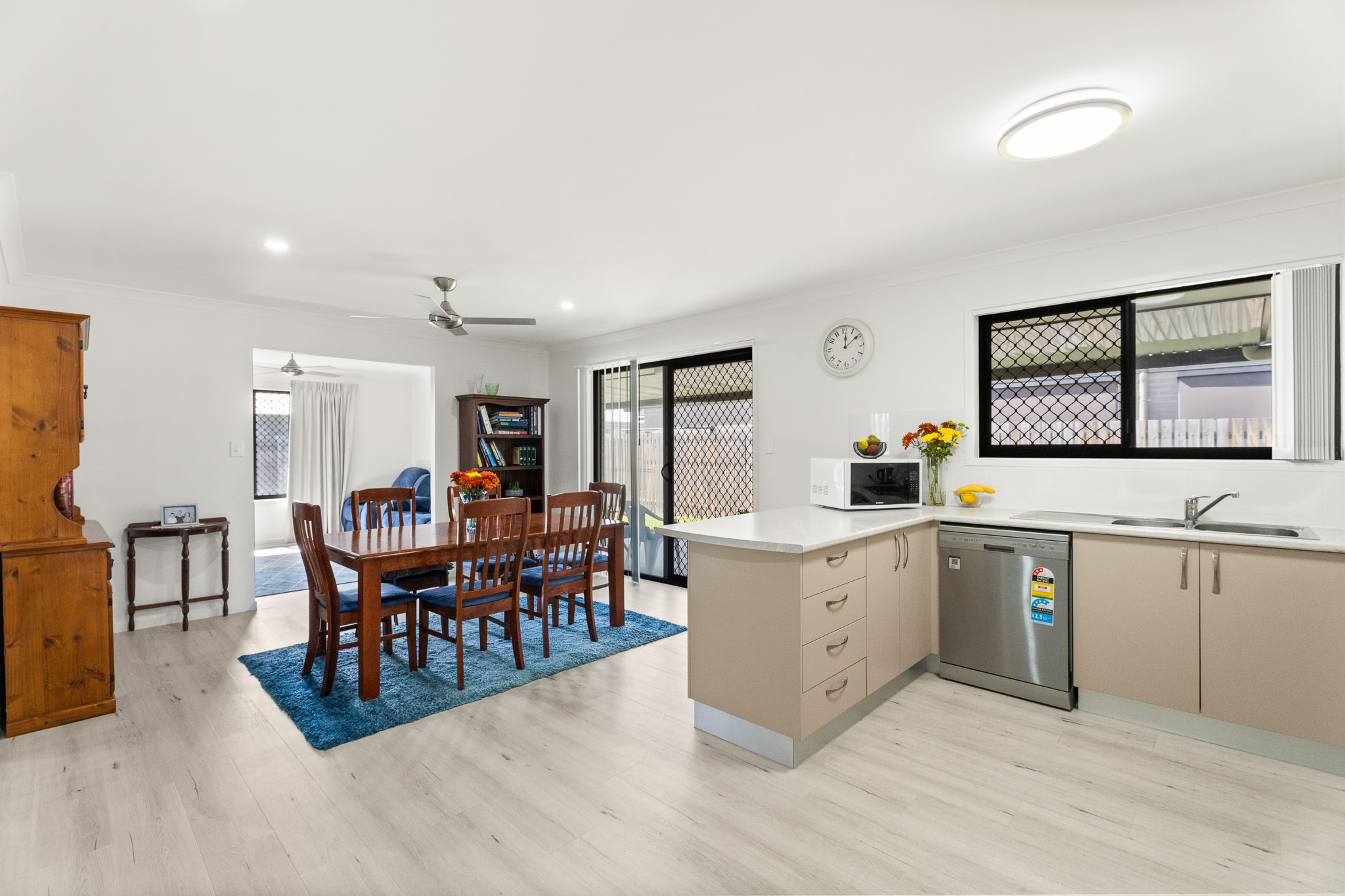 15 Bonavista Way, ELI WATERS, QLD 4655 AUS