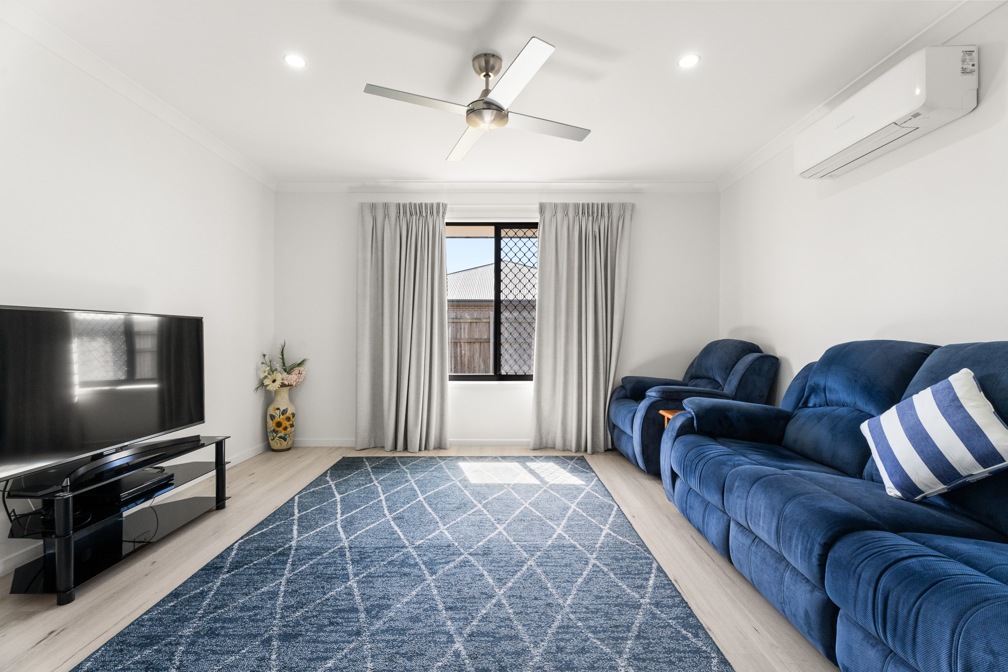 15 Bonavista Way, ELI WATERS, QLD 4655 AUS
