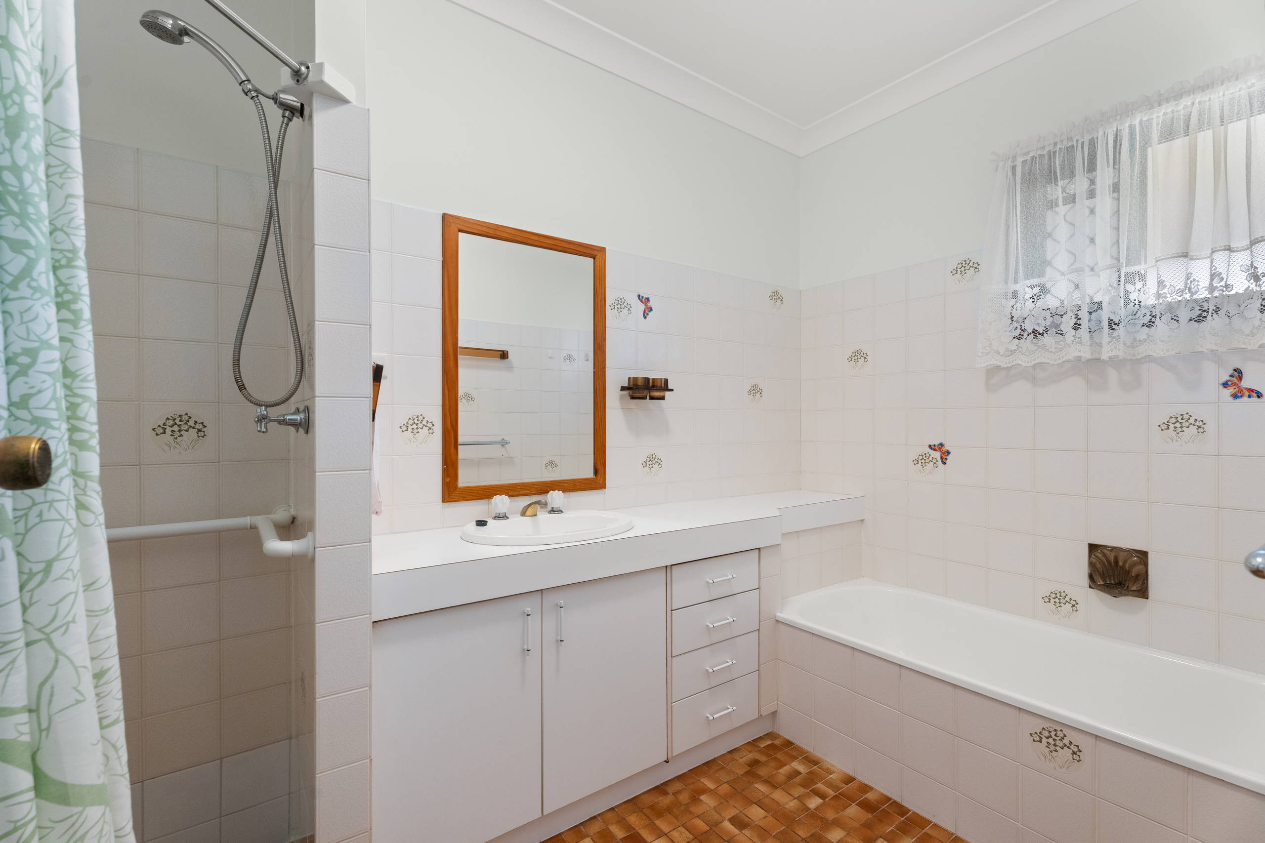 13 Moonbi Street, SCARNESS, QLD 4655 AUS