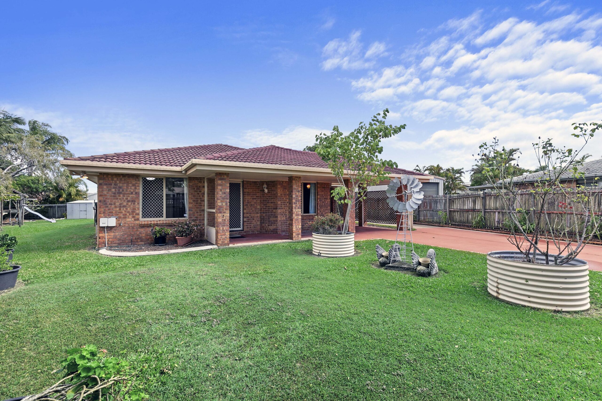 9 Queben Court, KAWUNGAN, QLD 4655 AUS
